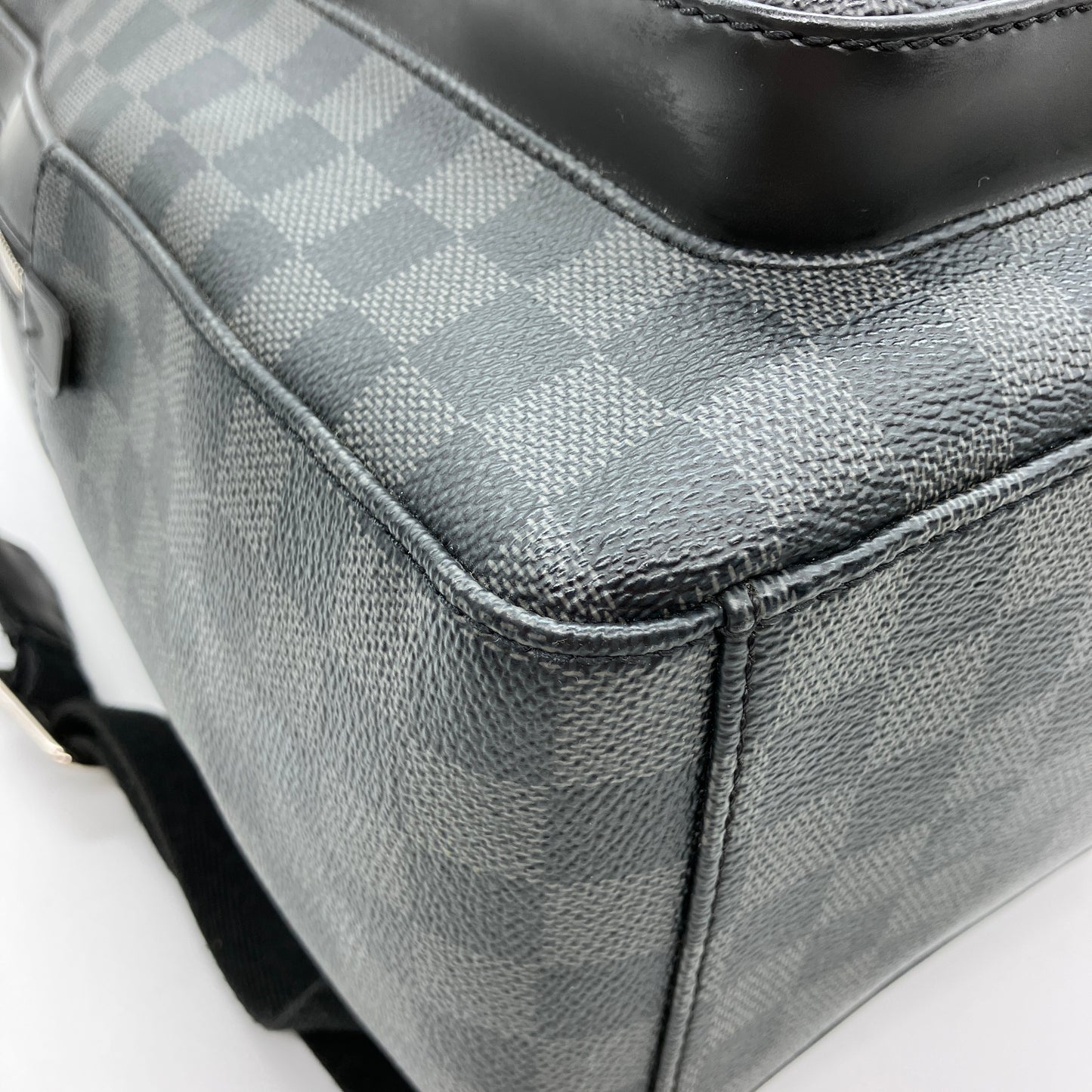 LOUIS VUITTON Damier Graphite Josh