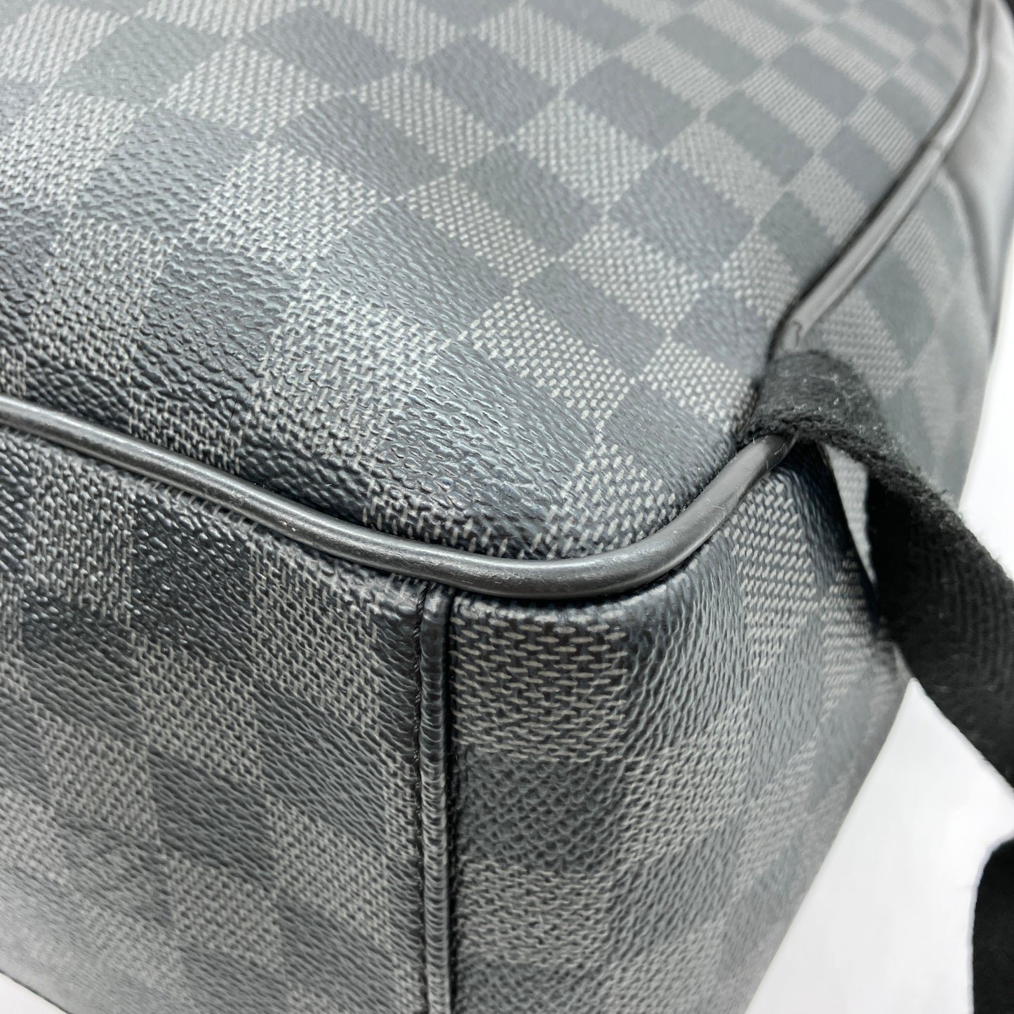 LOUIS VUITTON Damier Graphite Josh