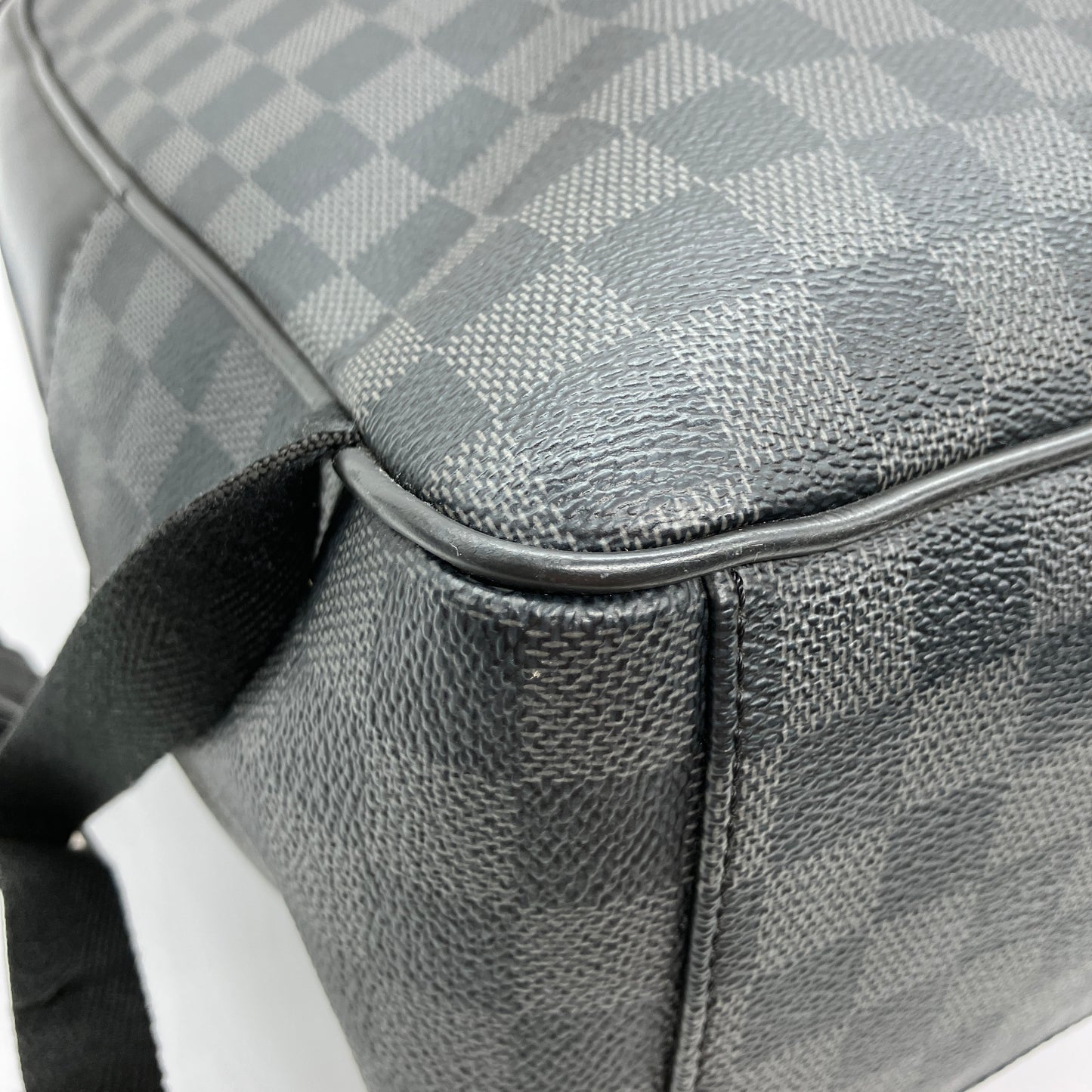 LOUIS VUITTON Damier Graphite Josh