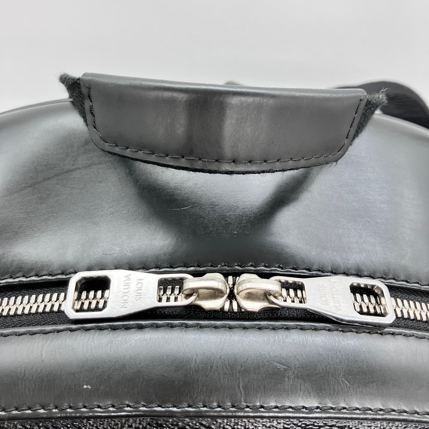 LOUIS VUITTON Damier Graphite Josh