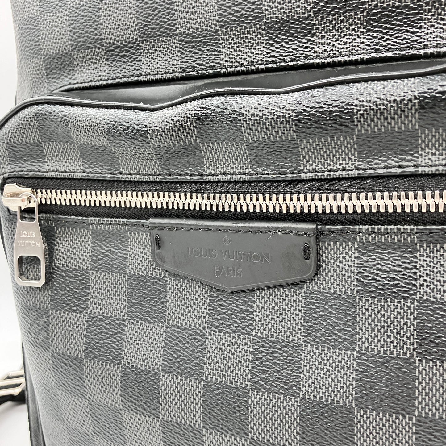 LOUIS VUITTON Damier Graphite Josh
