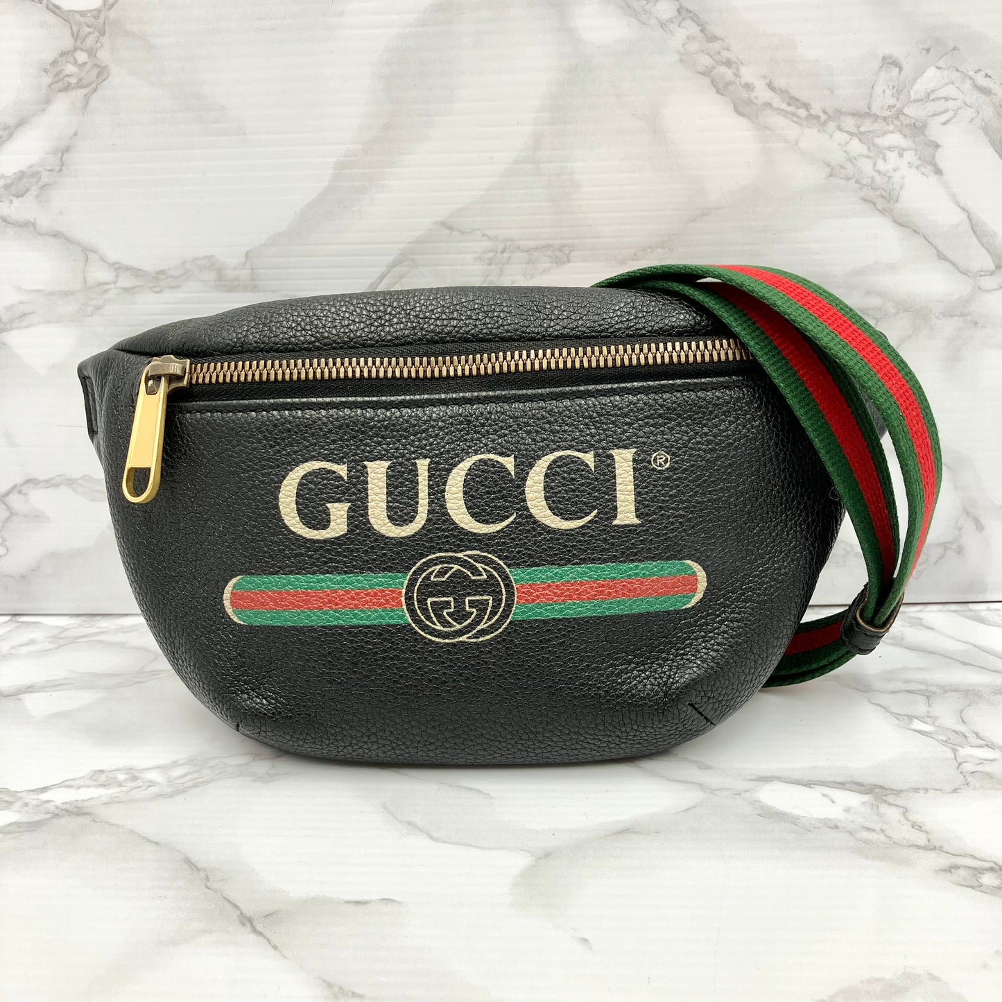 GUCCI Logo print body bag sherry line