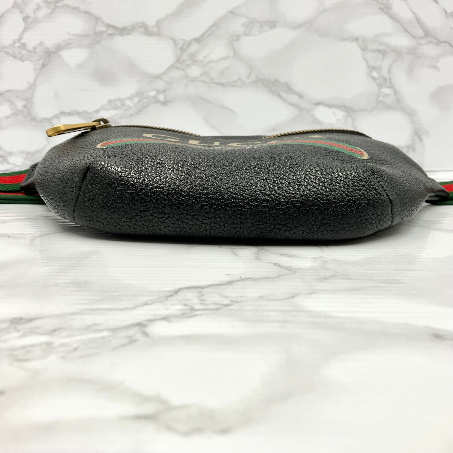 GUCCI Logo print body bag sherry line