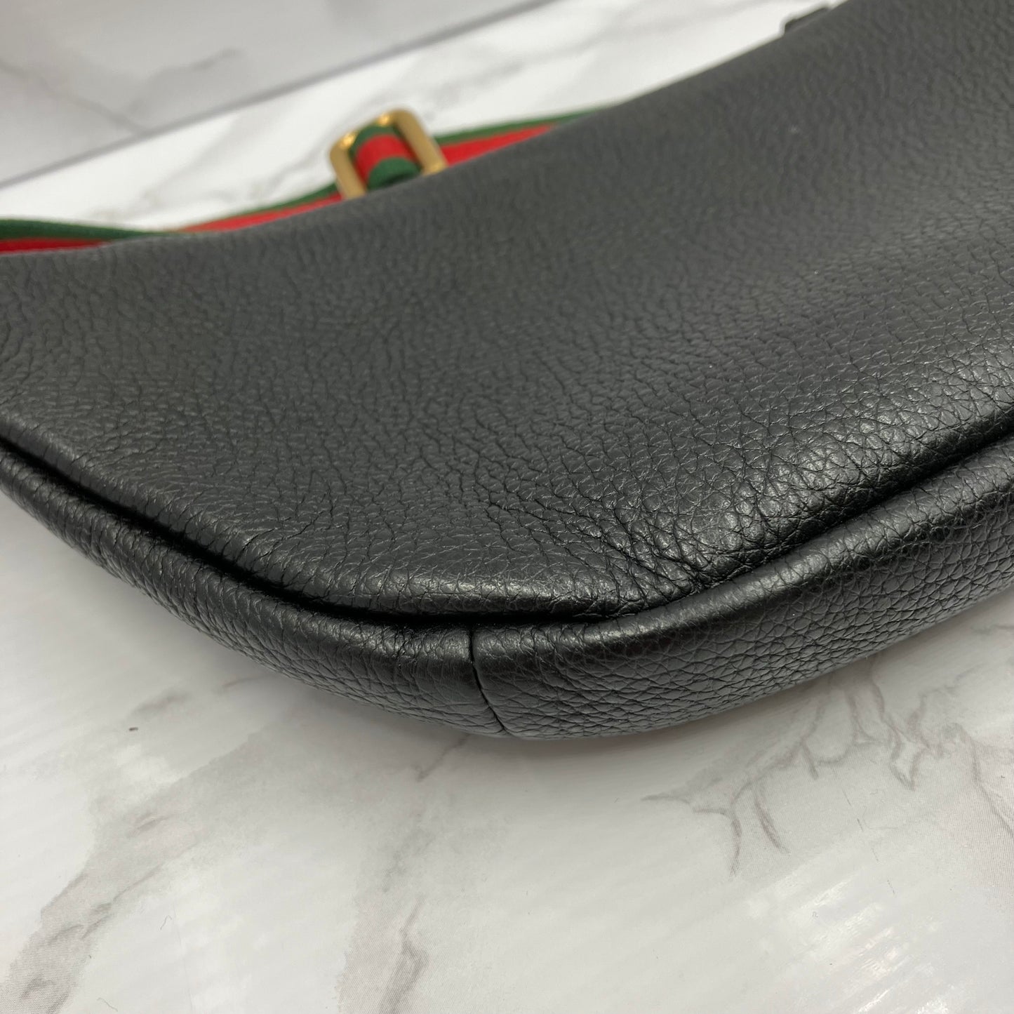 GUCCI Logo print body bag sherry line