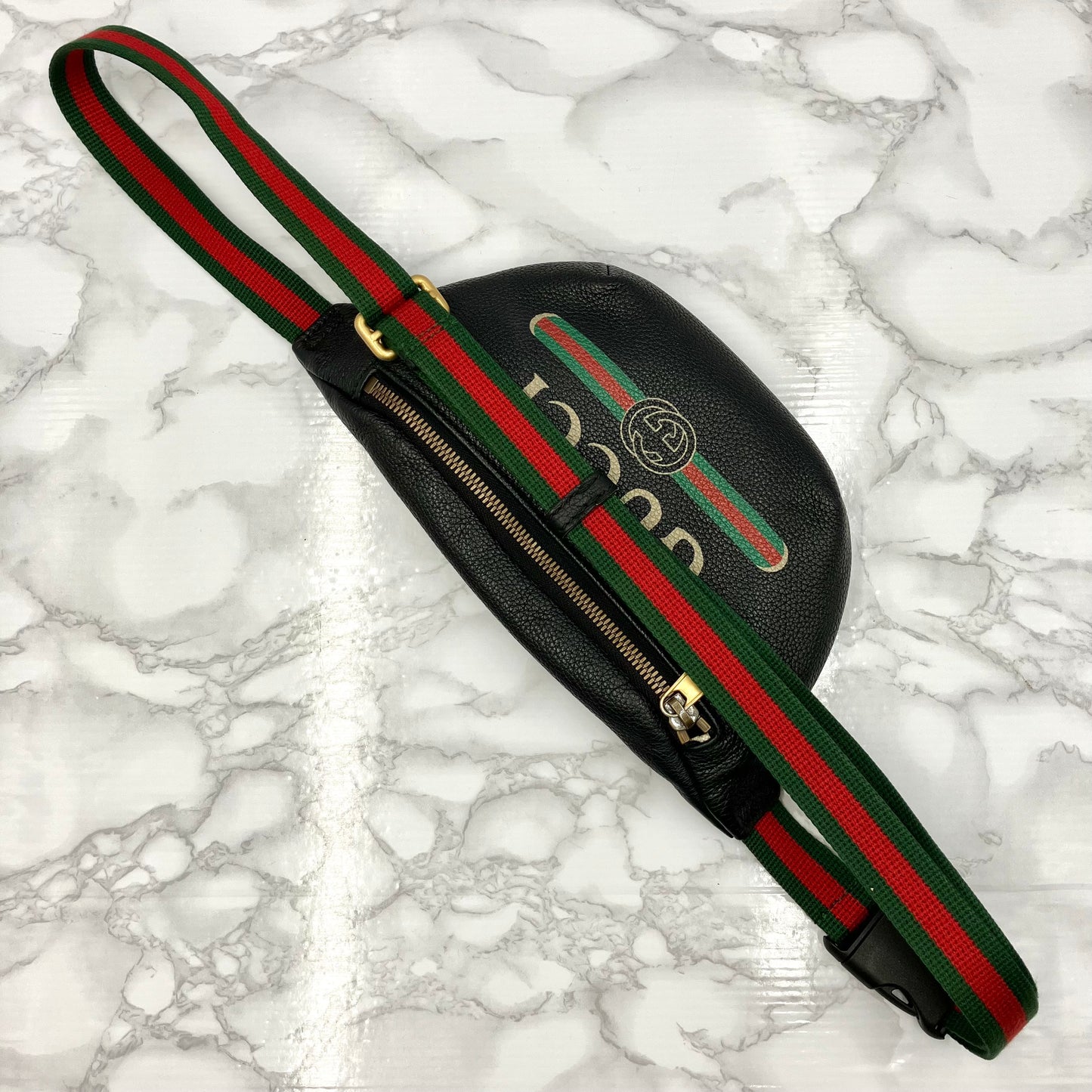 GUCCI Logo print body bag sherry line