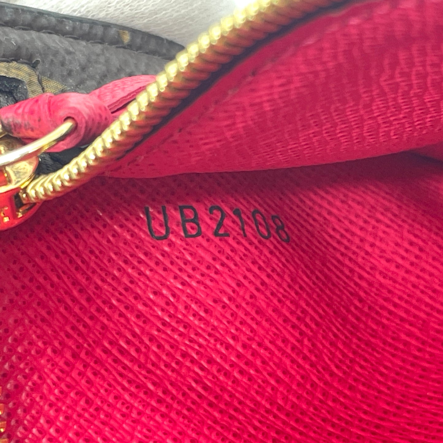 LOUIS VUITTON Pochette Weekend Summer Trunk