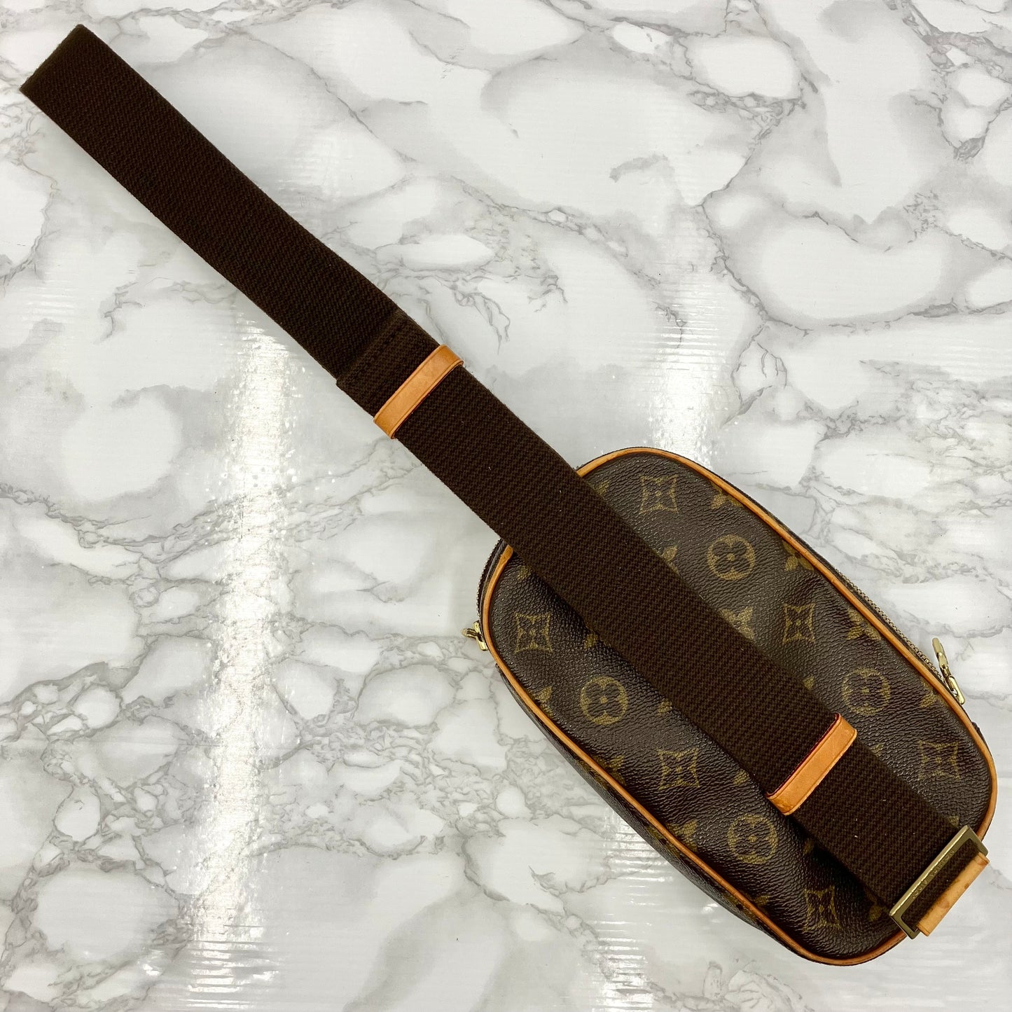 LOUIS VUITTON Monogram Pochette Gange