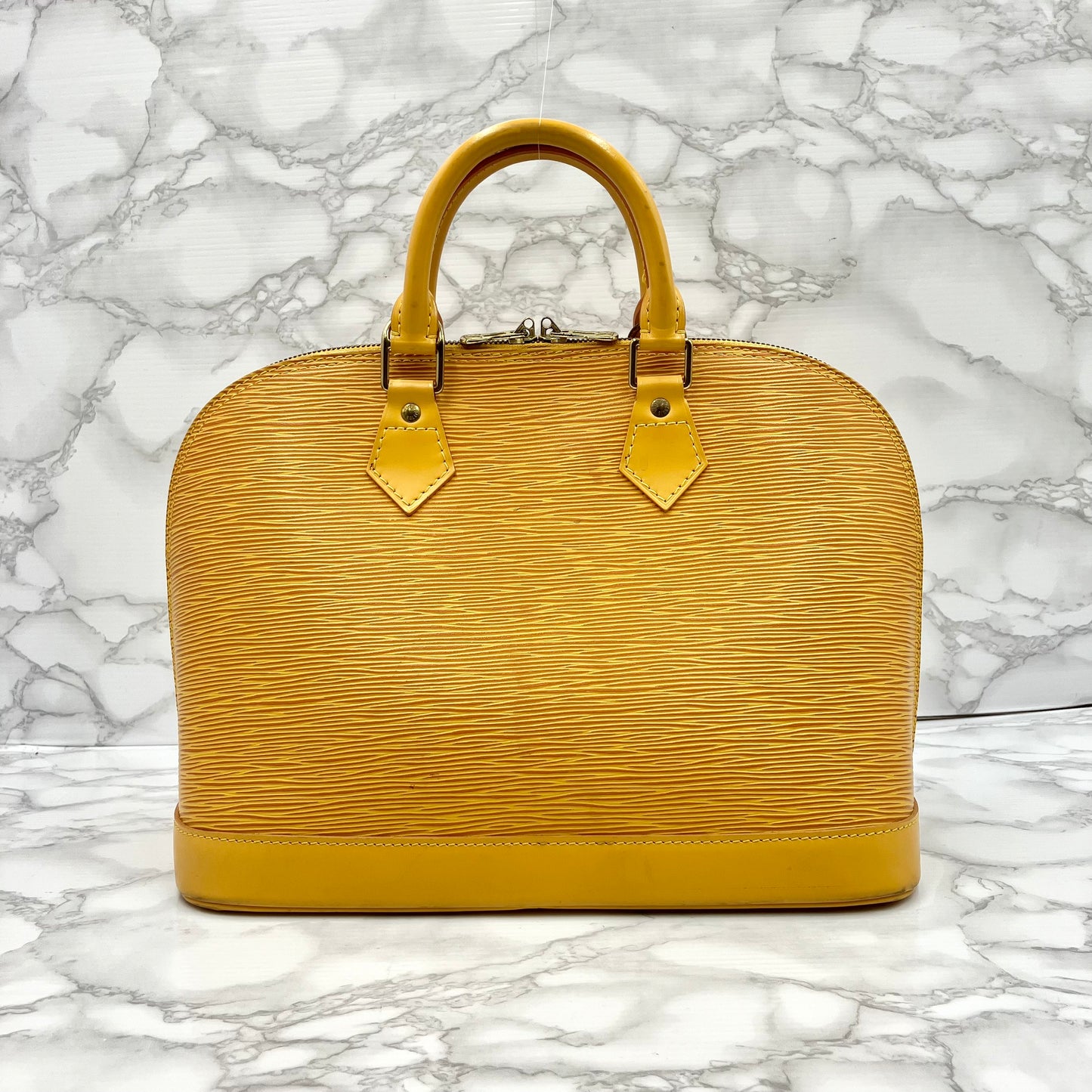 LOUIS VUITTON EPI Alma PM Strap