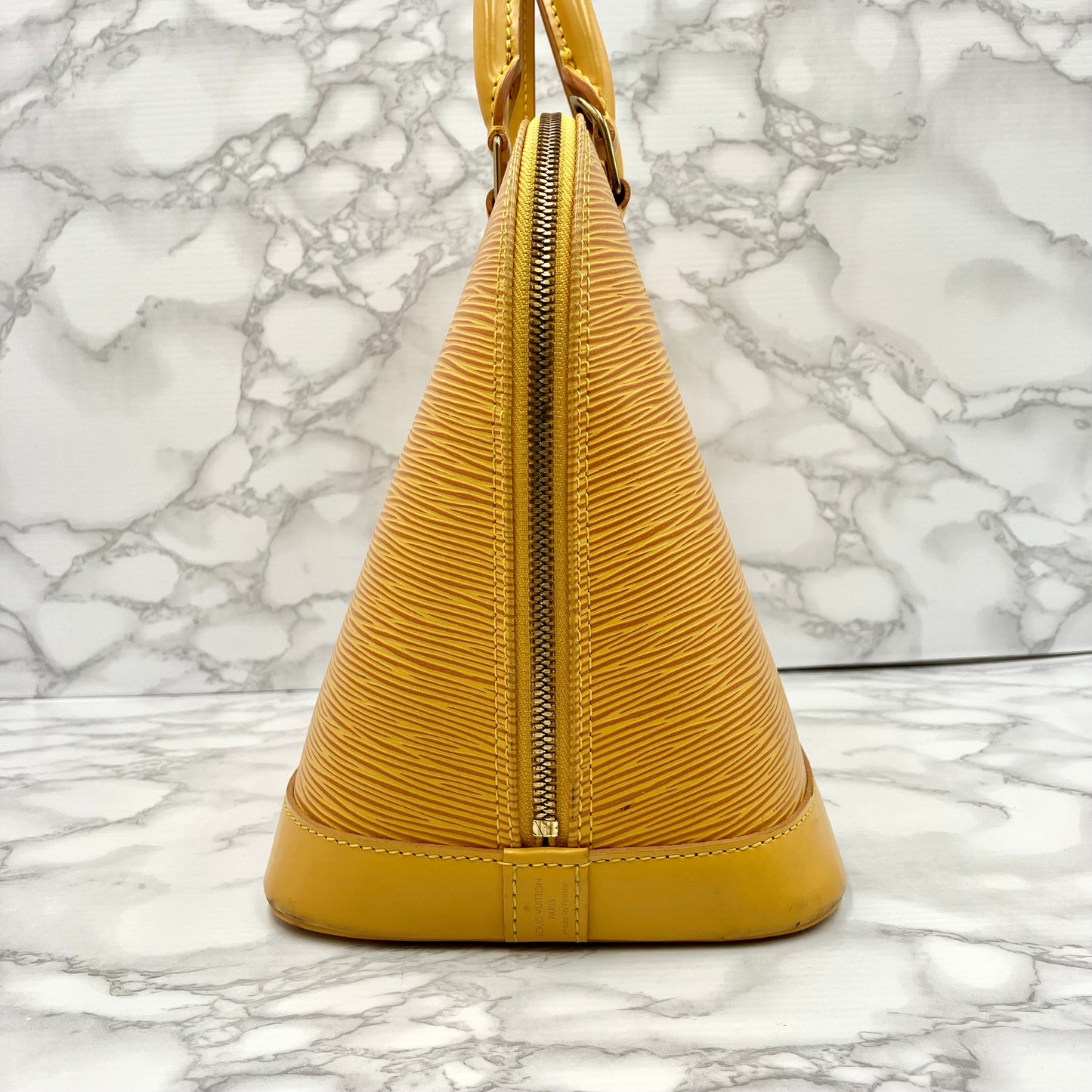 LOUIS VUITTON EPI Alma PM Strap