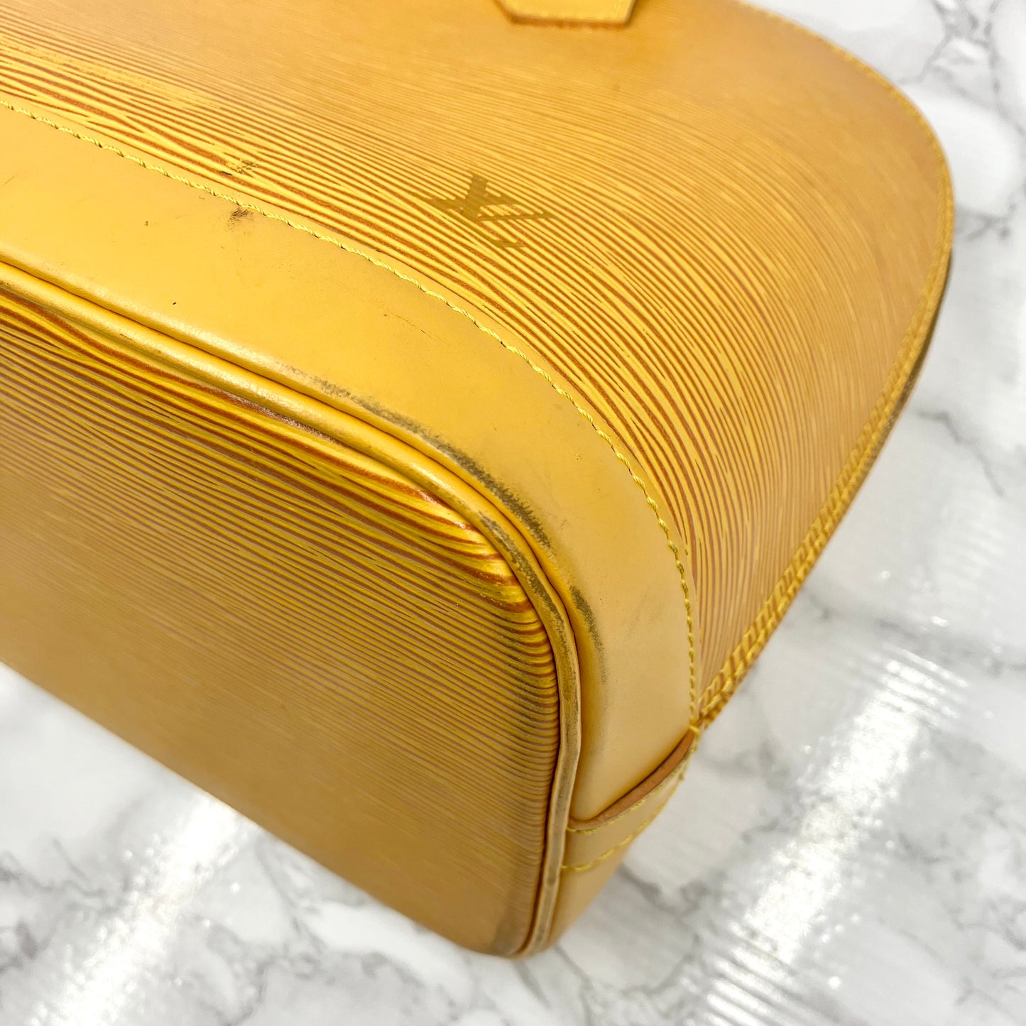 LOUIS VUITTON EPI Alma PM Strap