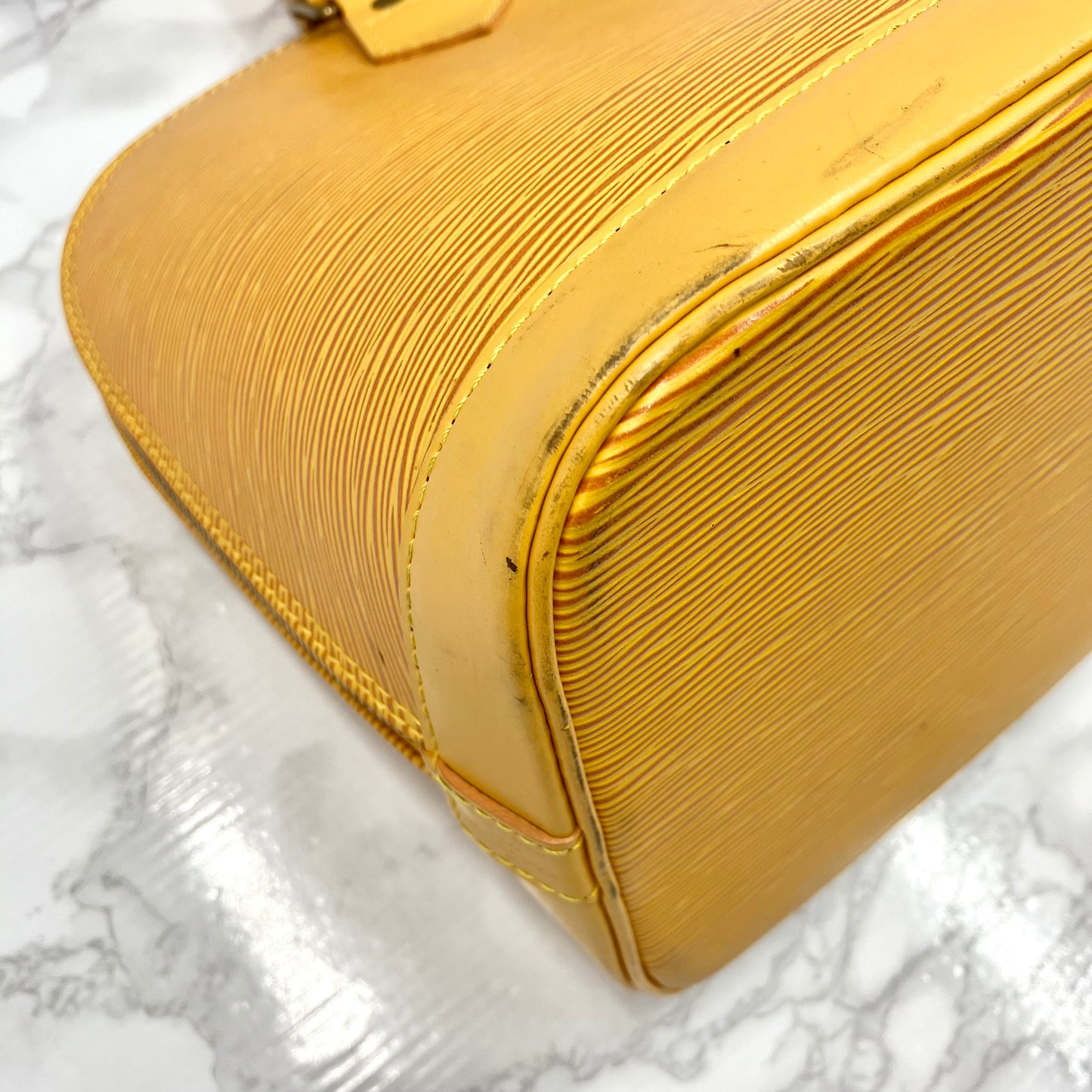 LOUIS VUITTON EPI Alma PM Strap