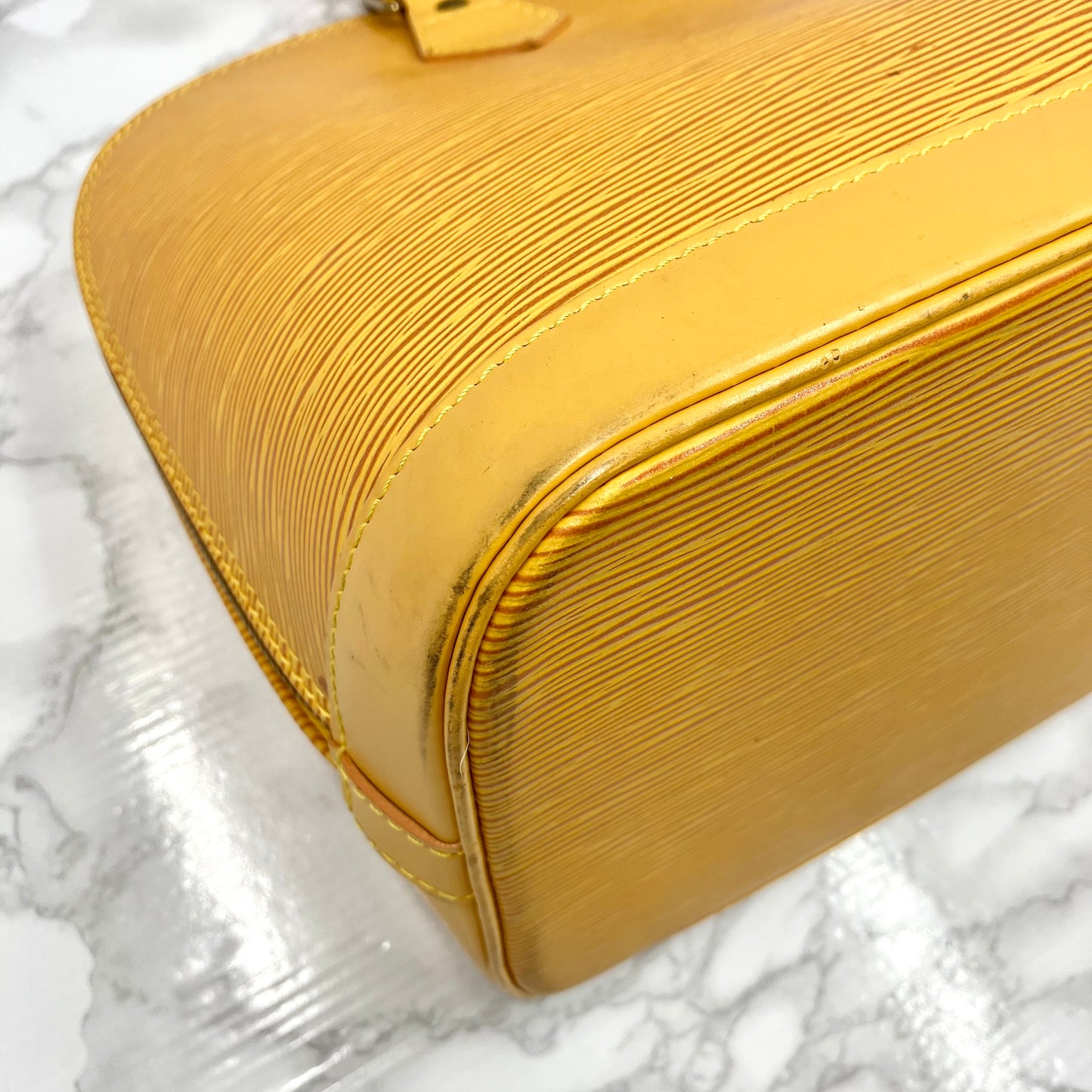 LOUIS VUITTON EPI Alma PM Strap