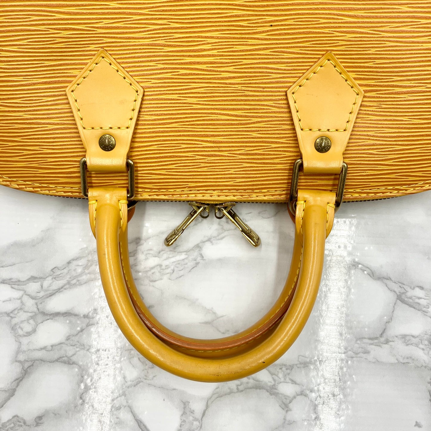 LOUIS VUITTON EPI Alma PM Strap