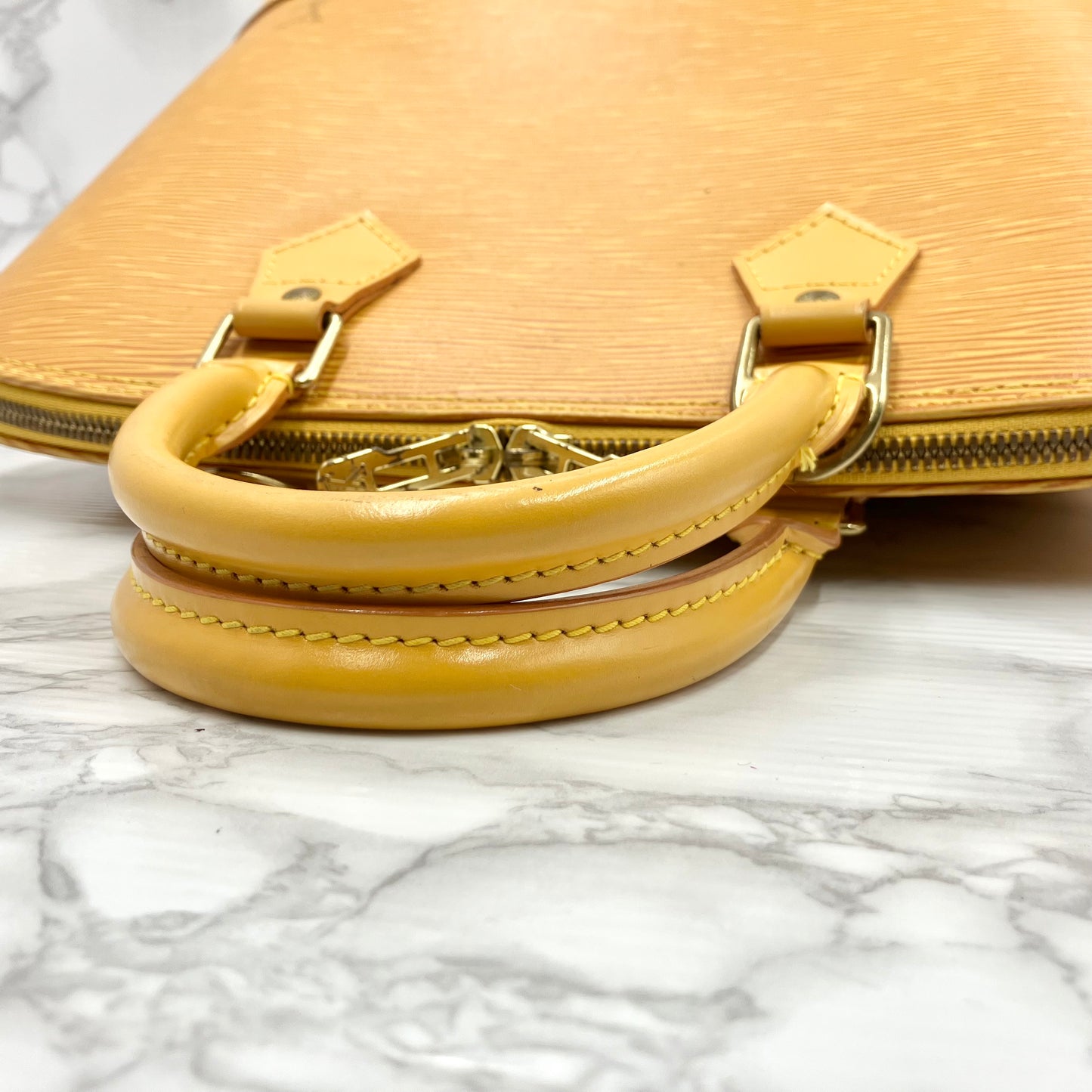 LOUIS VUITTON EPI Alma PM Strap