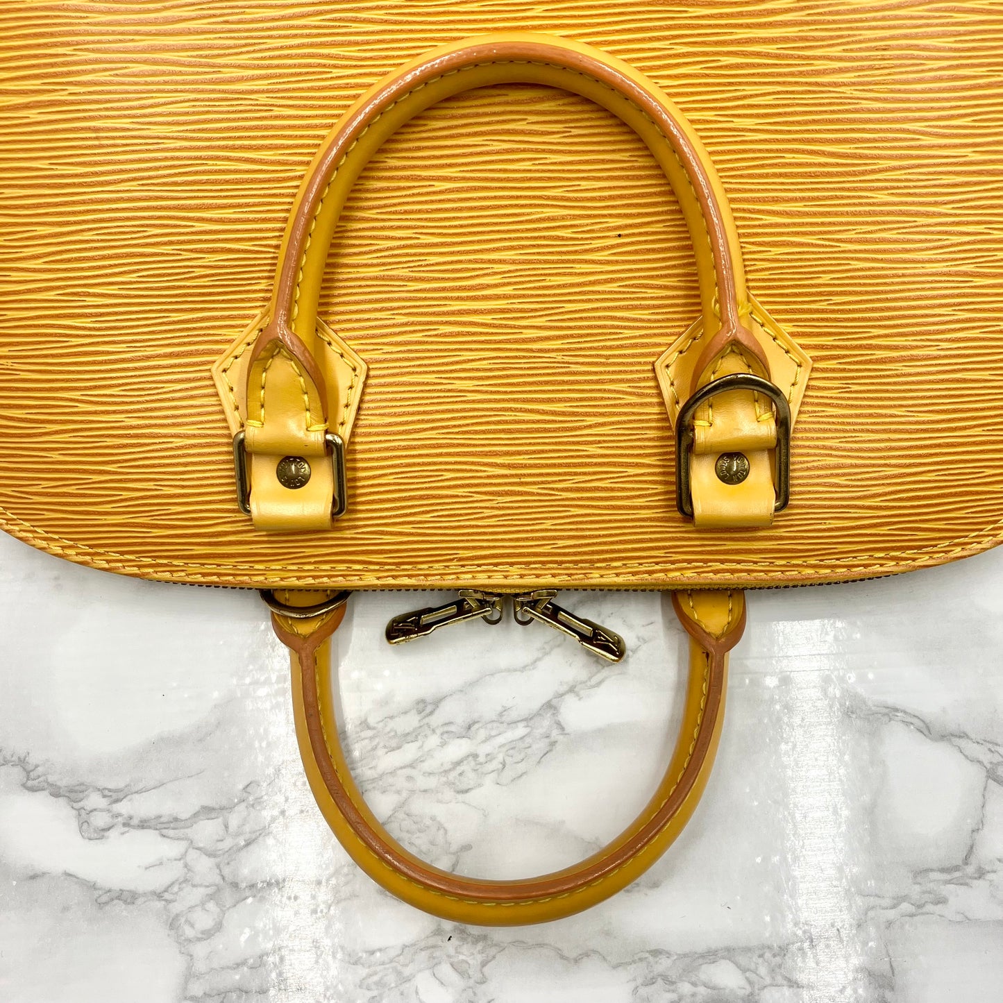 LOUIS VUITTON EPI Alma PM Strap