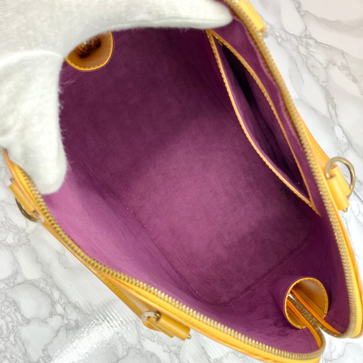 LOUIS VUITTON EPI Alma PM Strap