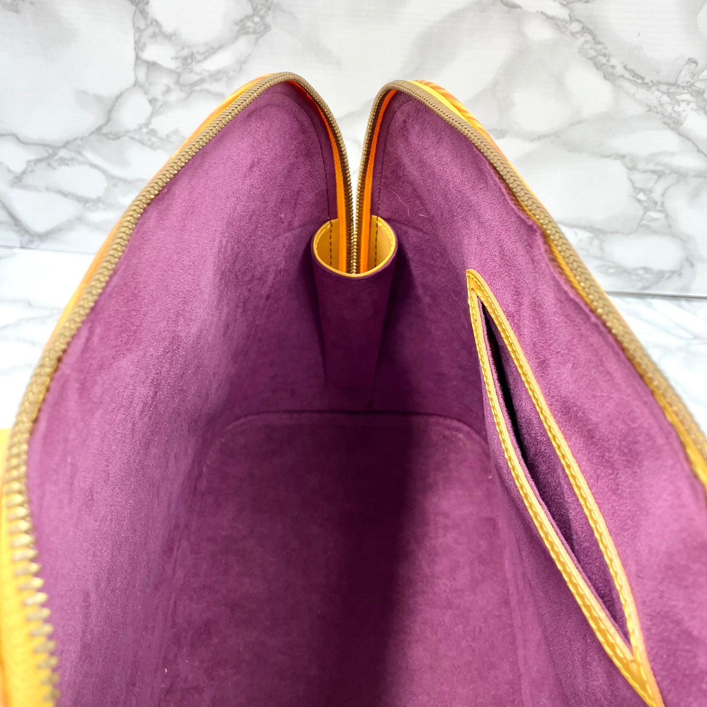 LOUIS VUITTON EPI Alma PM Strap