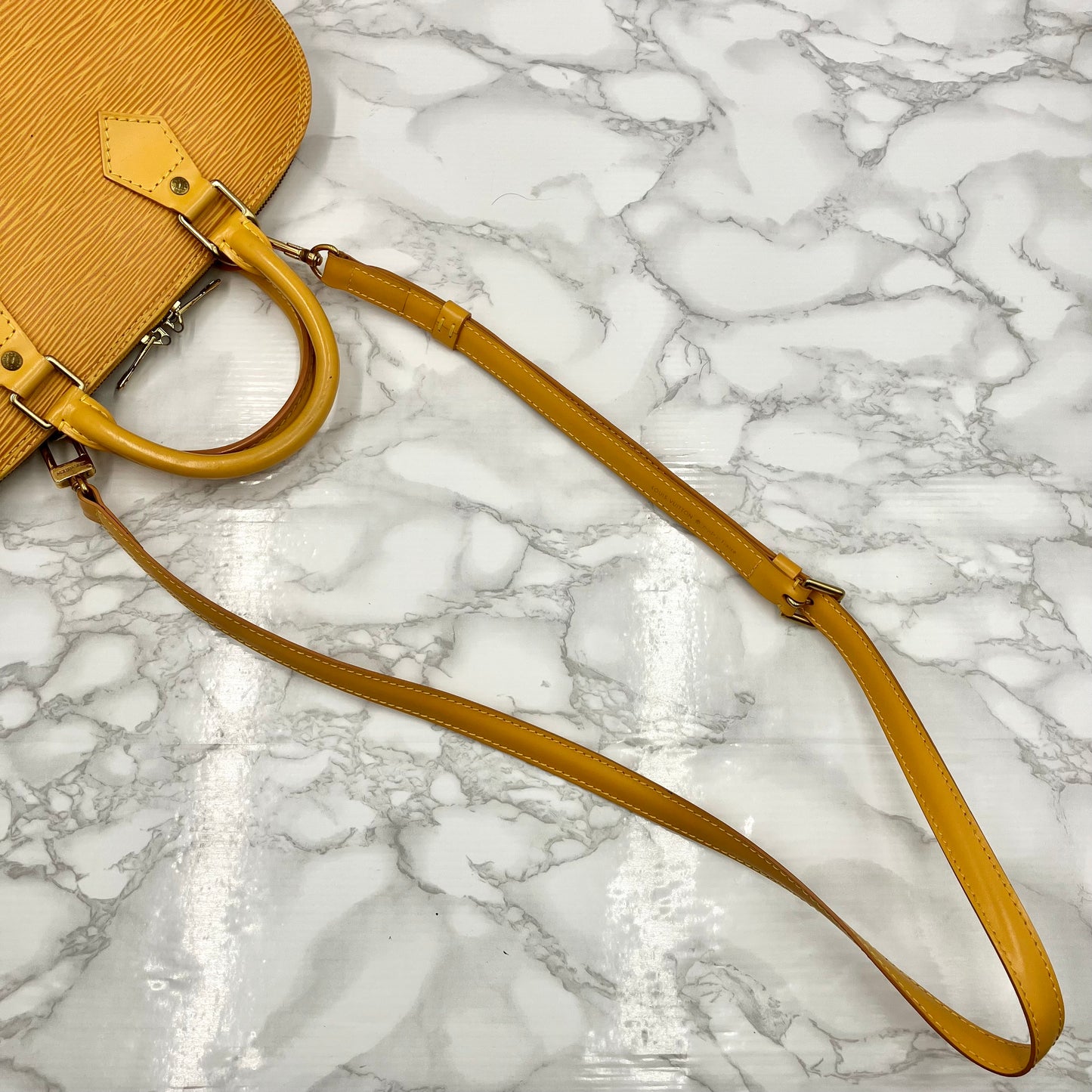 LOUIS VUITTON EPI Alma PM Strap