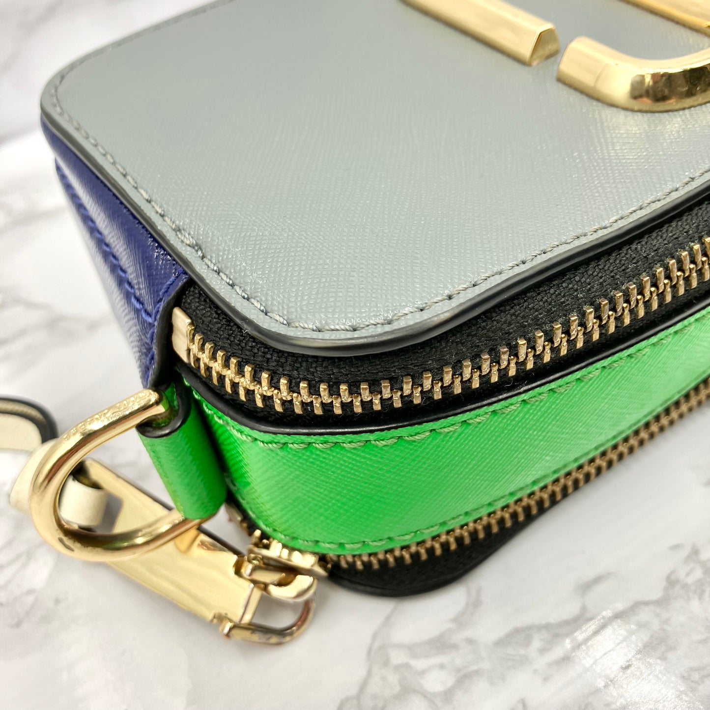 MARC JACOBS Snap Shot