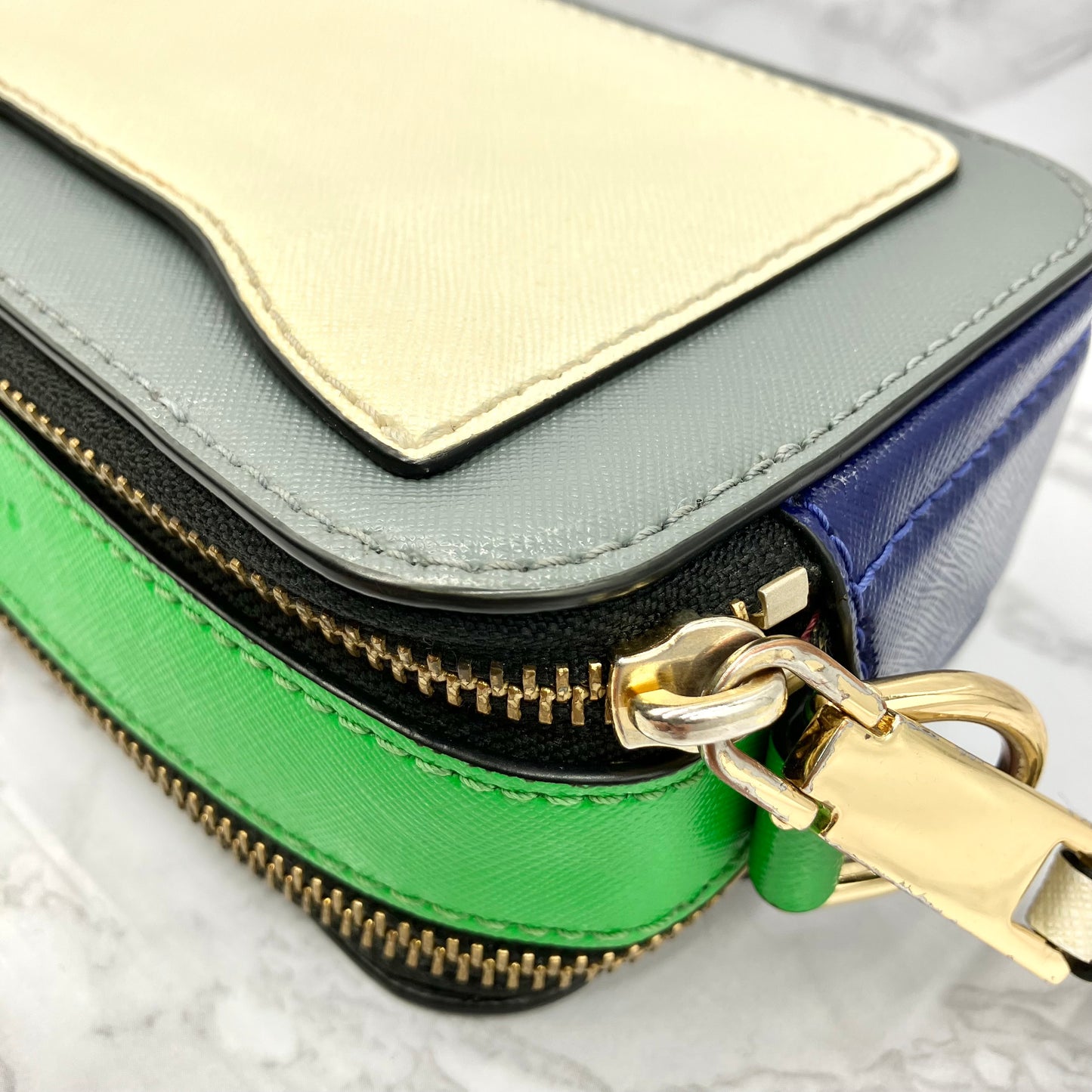 MARC JACOBS Snap Shot