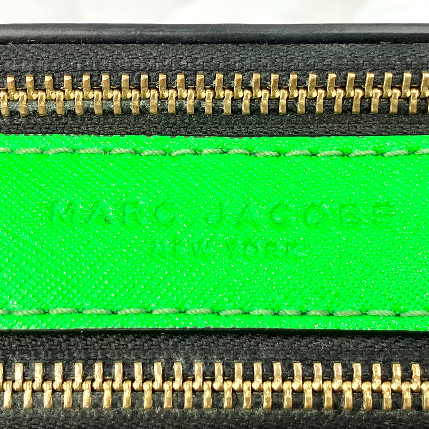 MARC JACOBS Snap Shot