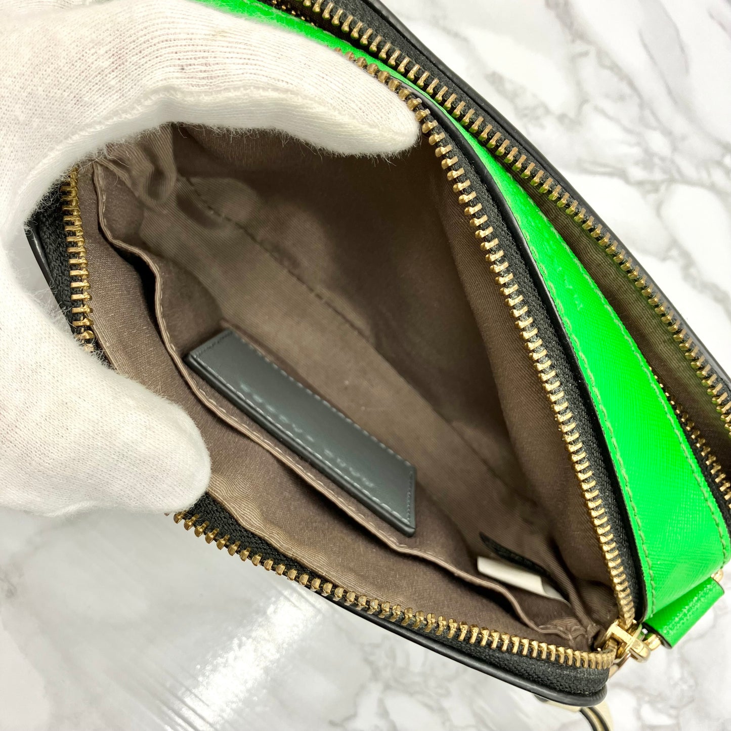 MARC JACOBS Snap Shot