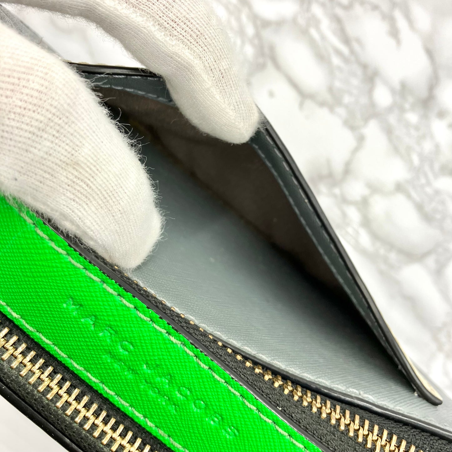 MARC JACOBS Snap Shot