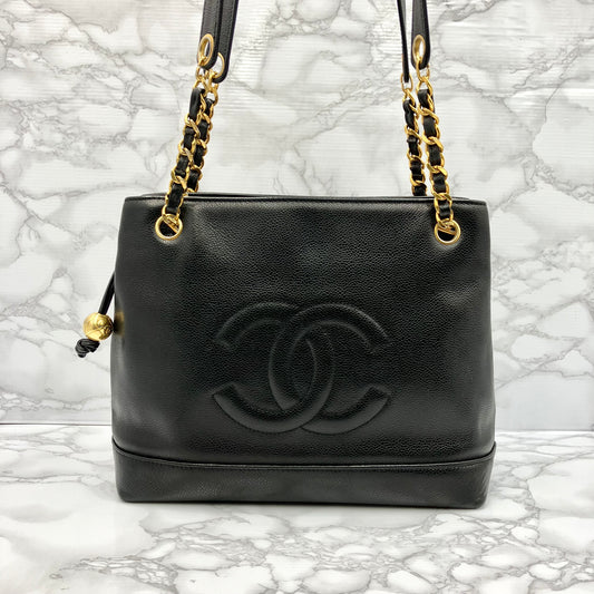 CHANEL chain tote caviar