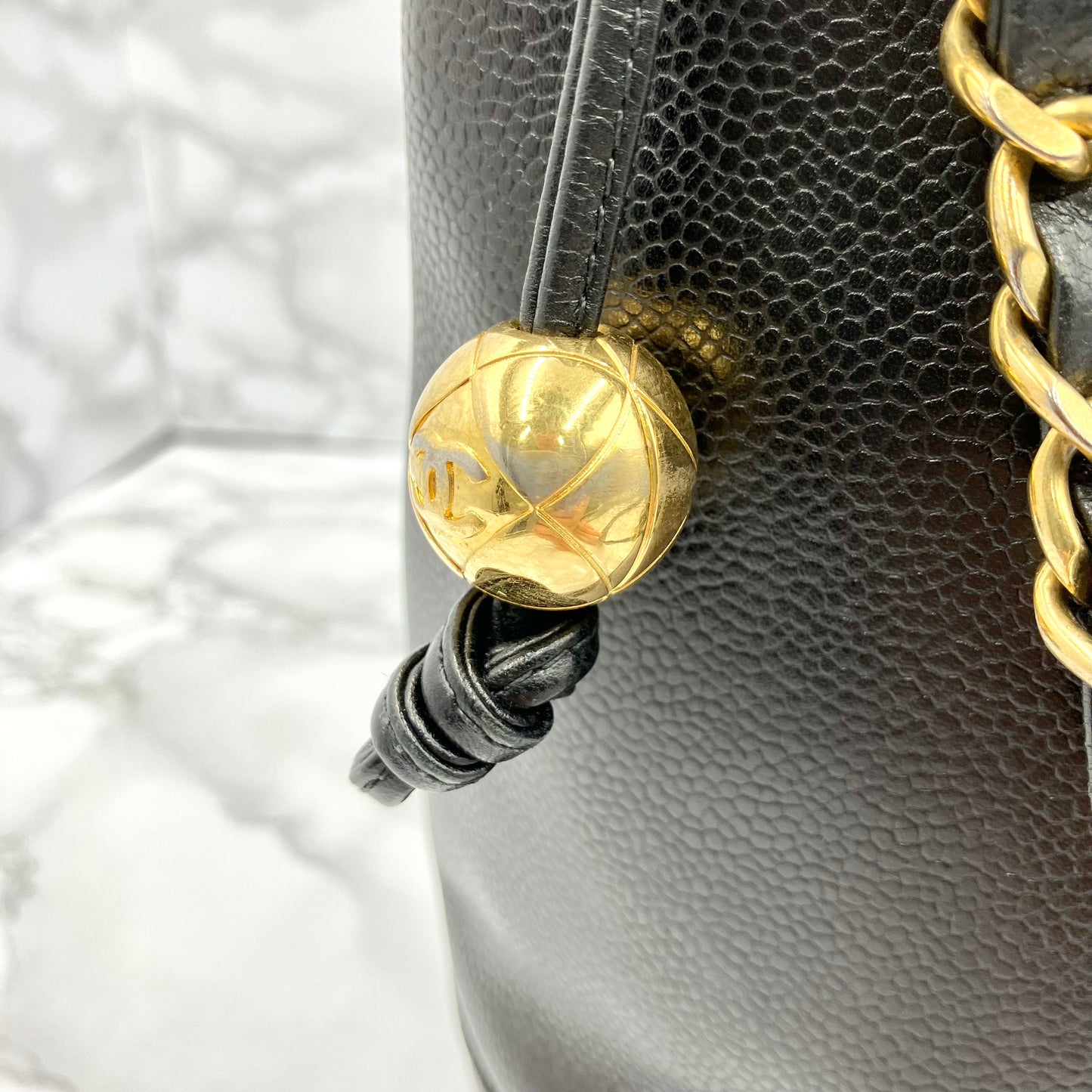 CHANEL chain tote caviar