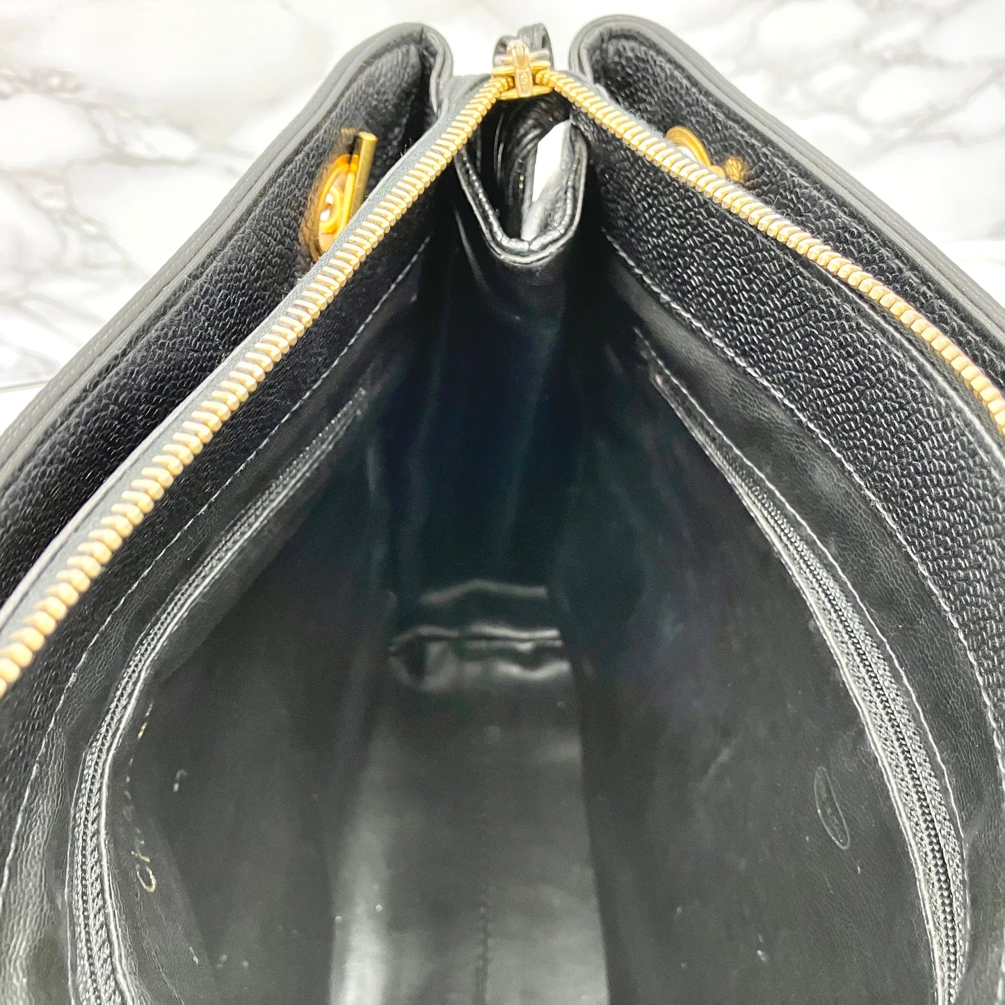 CHANEL chain tote caviar