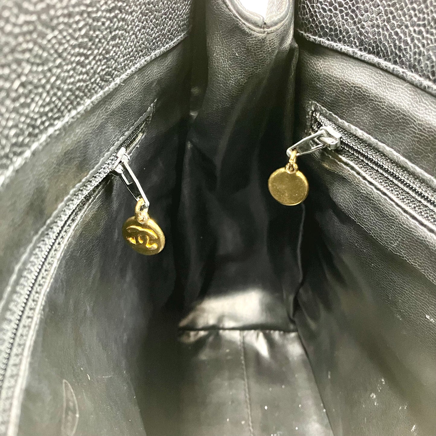 CHANEL chain tote caviar