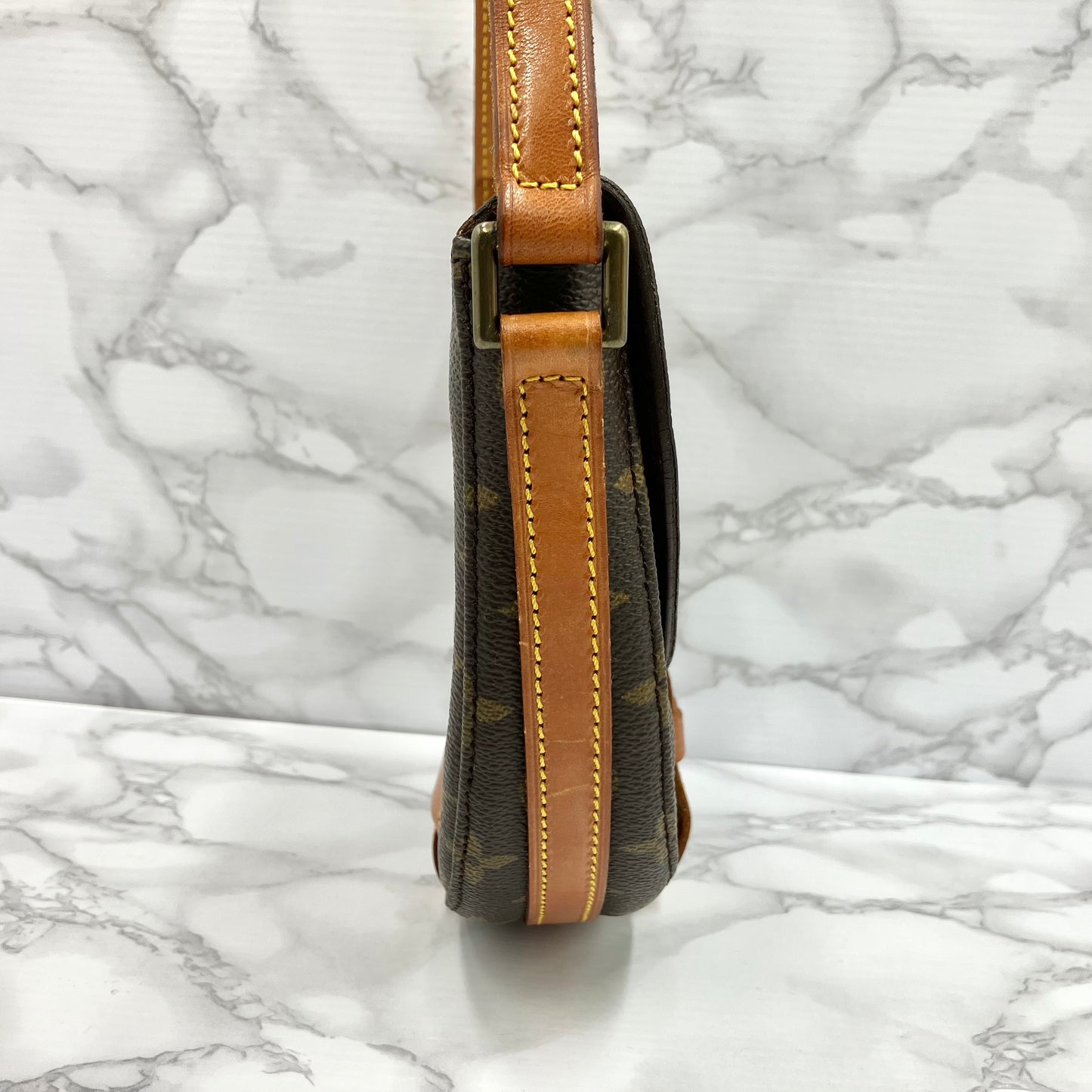 LOUIS VUITTON Chantilly