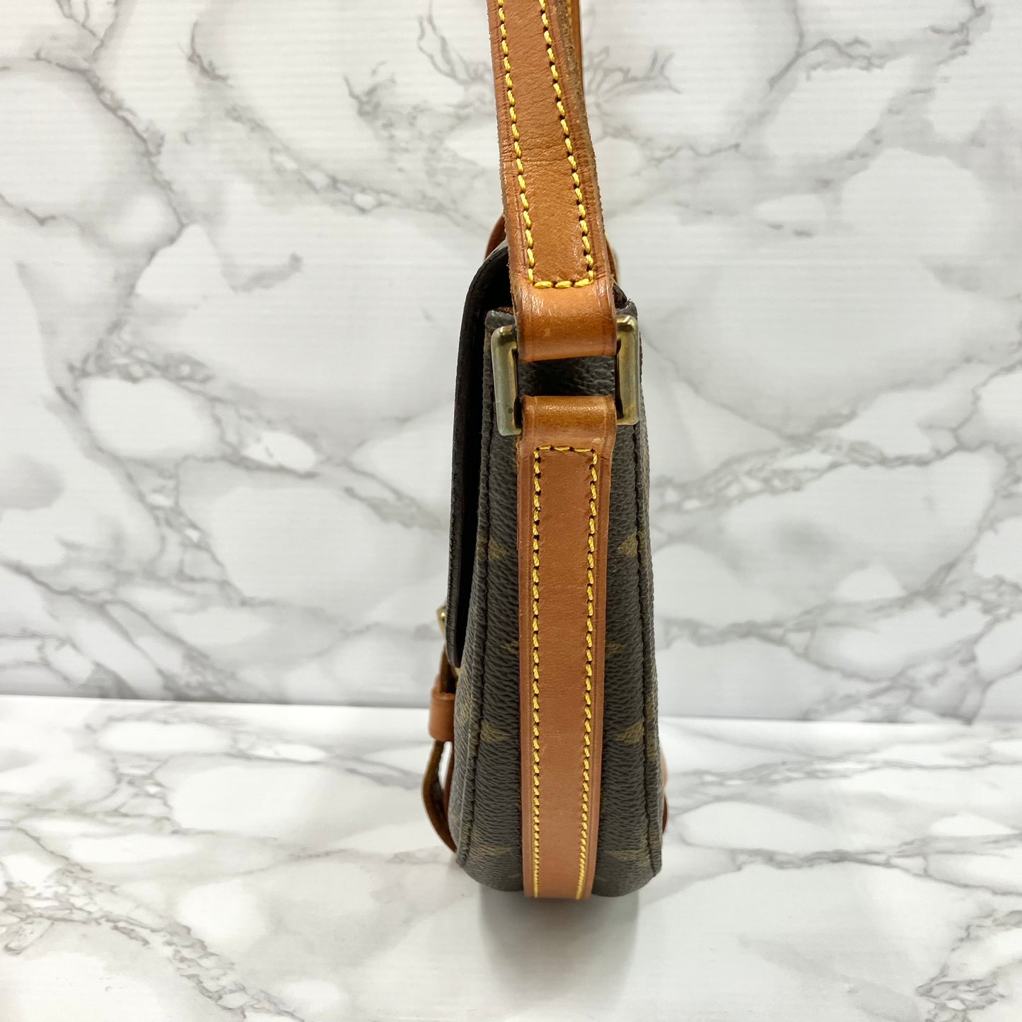 LOUIS VUITTON Chantilly