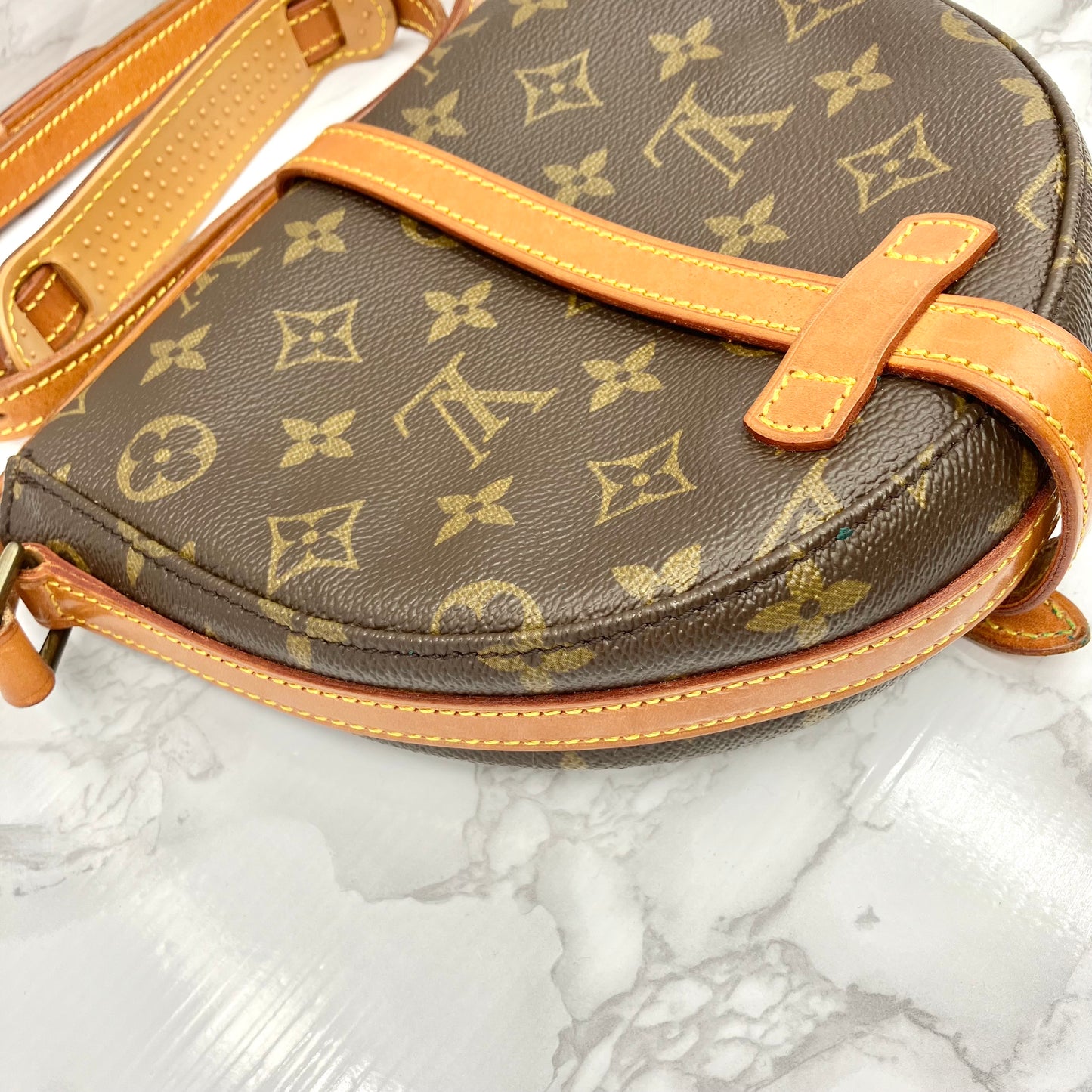 LOUIS VUITTON Chantilly