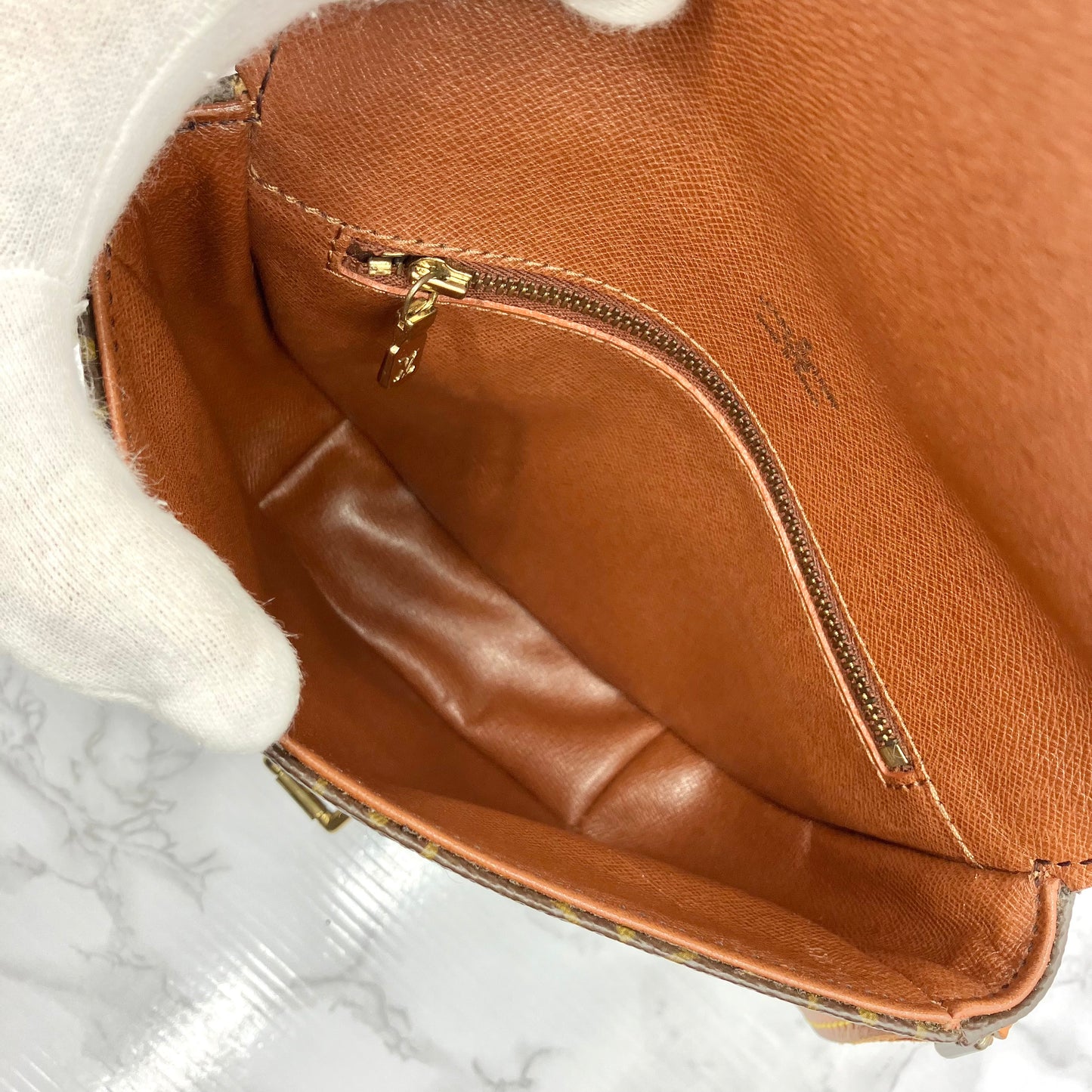 LOUIS VUITTON Chantilly