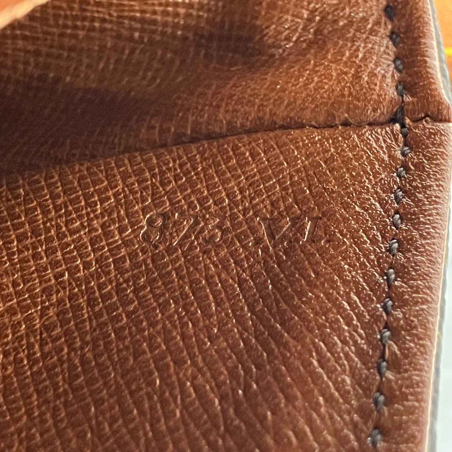 LOUIS VUITTON Chantilly