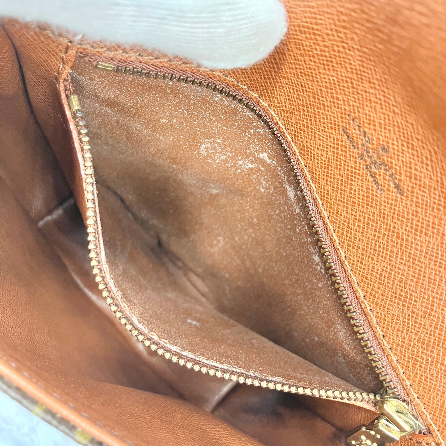 LOUIS VUITTON Chantilly