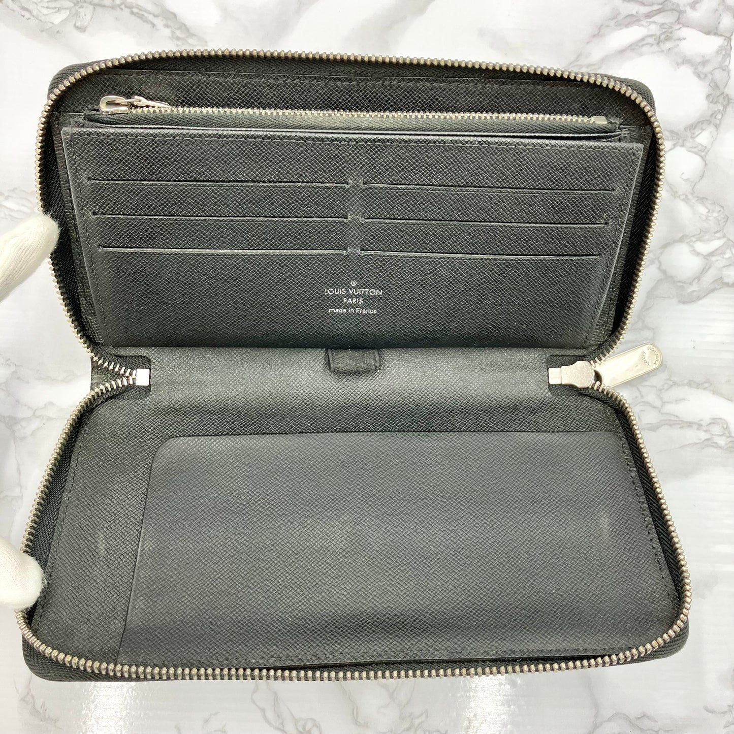 LOUIS VUITTON Epi Zippy Organize Noir Electric