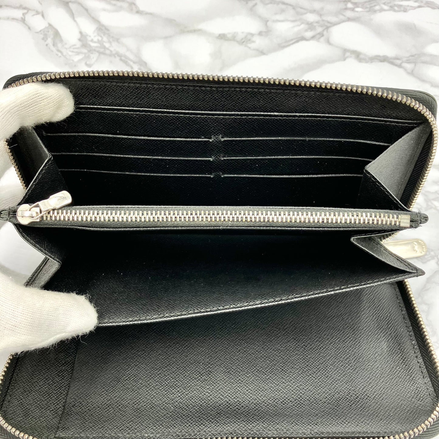 LOUIS VUITTON Epi Zippy Organize Noir Electric