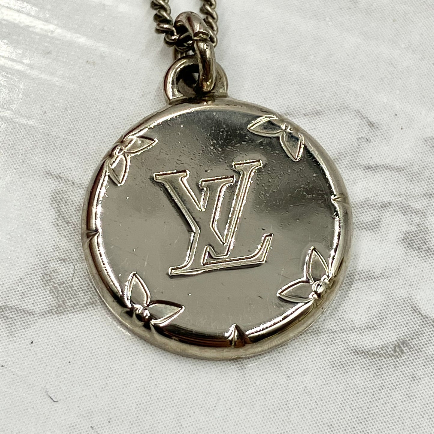 LOUIS VUITTON ring necklace