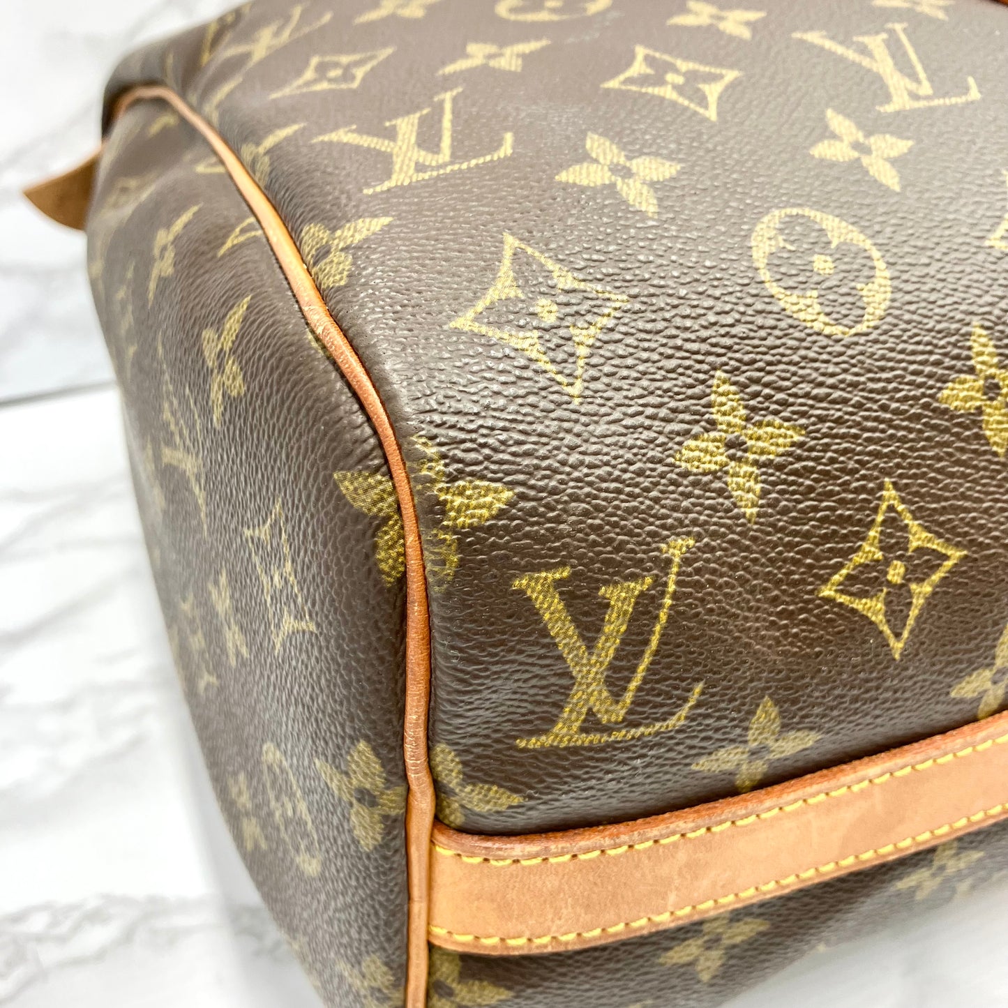 LOUIS VUITTON Monogram flannery