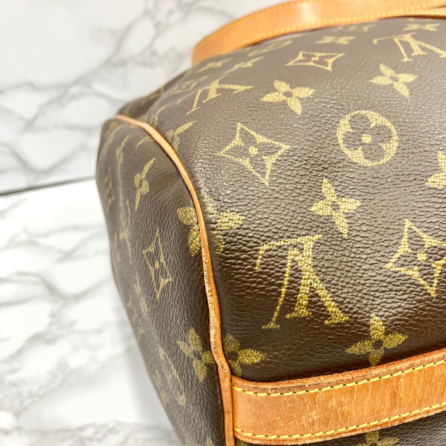 LOUIS VUITTON Monogram flannery