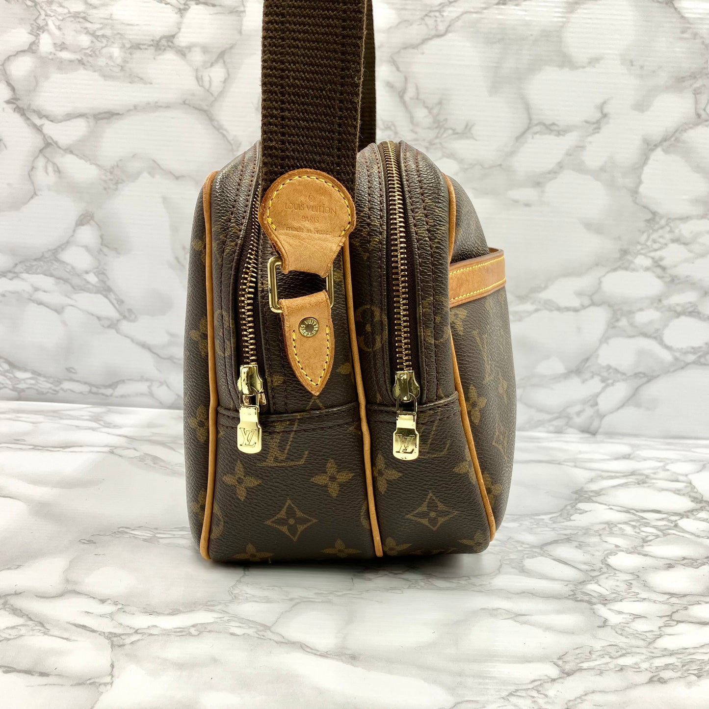 LOUIS VUITTON Monogram Reporter