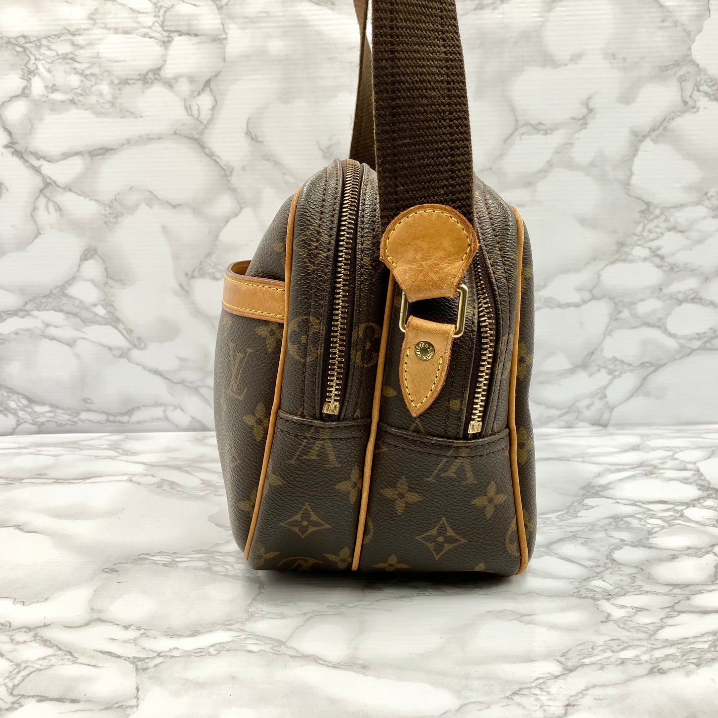 LOUIS VUITTON Monogram Reporter