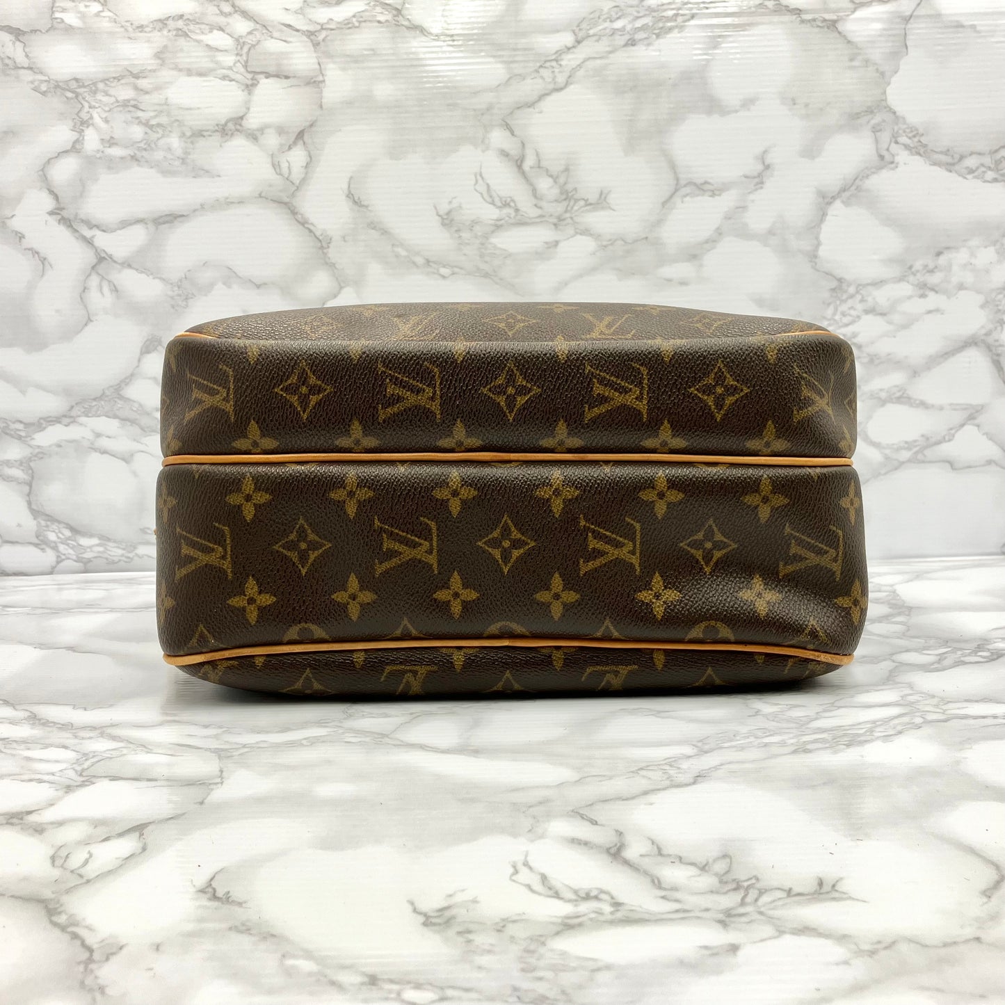 LOUIS VUITTON Monogram Reporter