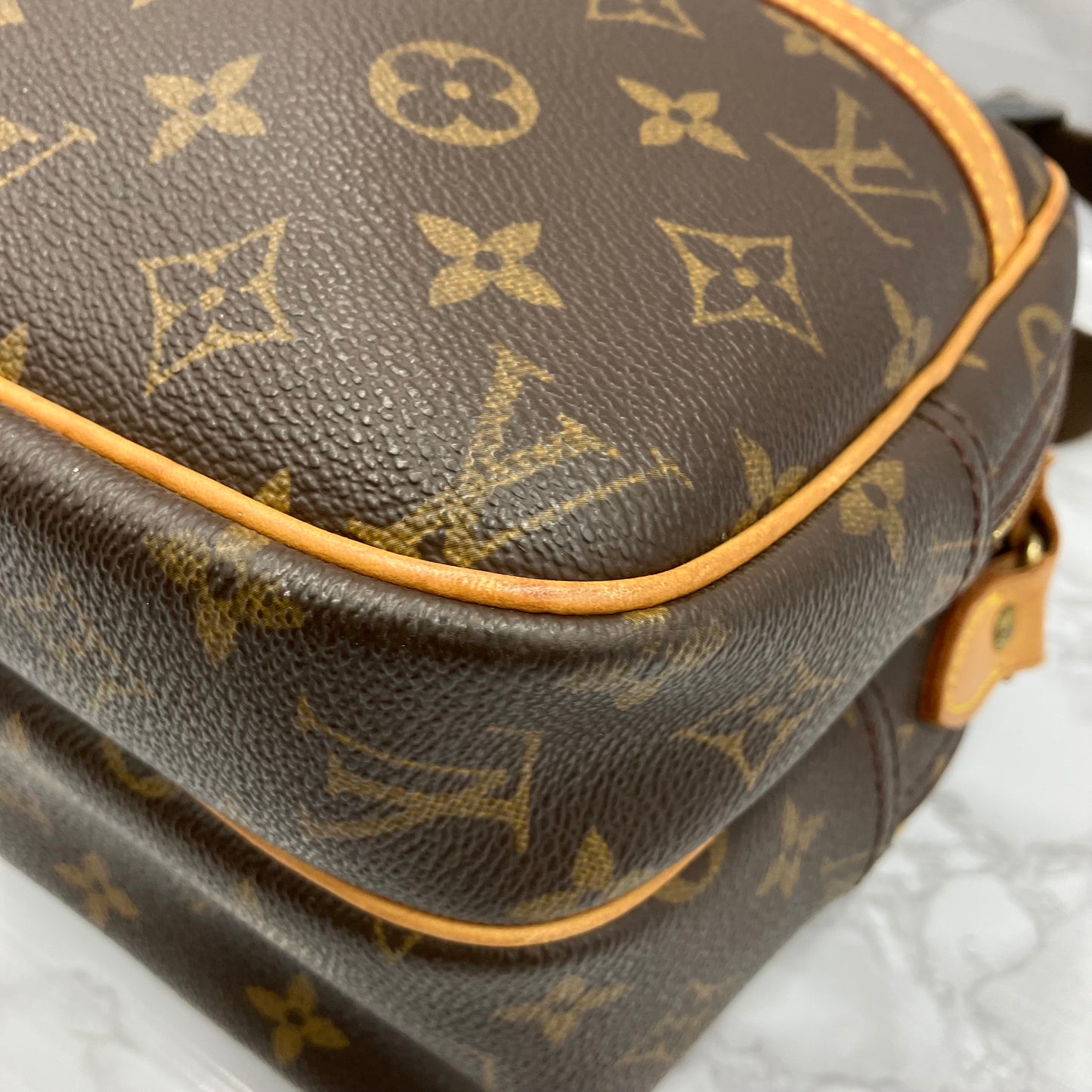 LOUIS VUITTON Monogram Reporter