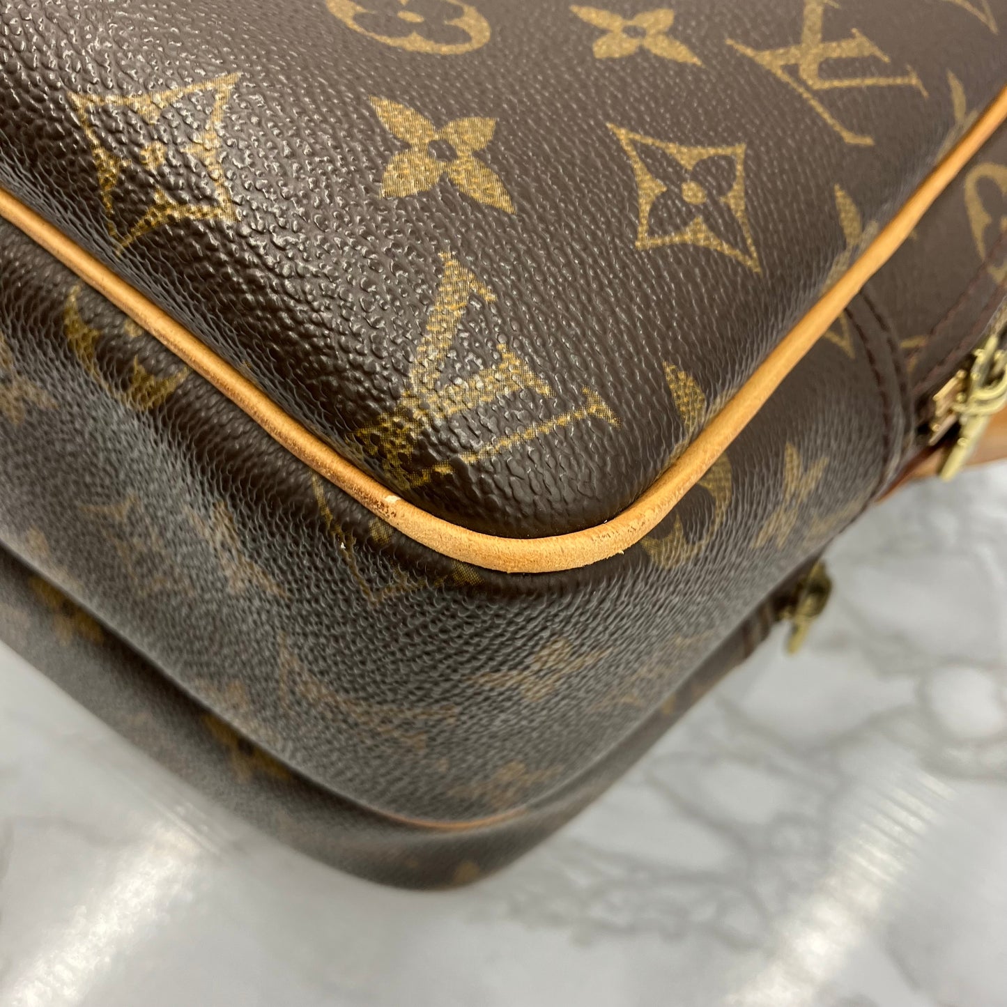 LOUIS VUITTON Monogram Reporter