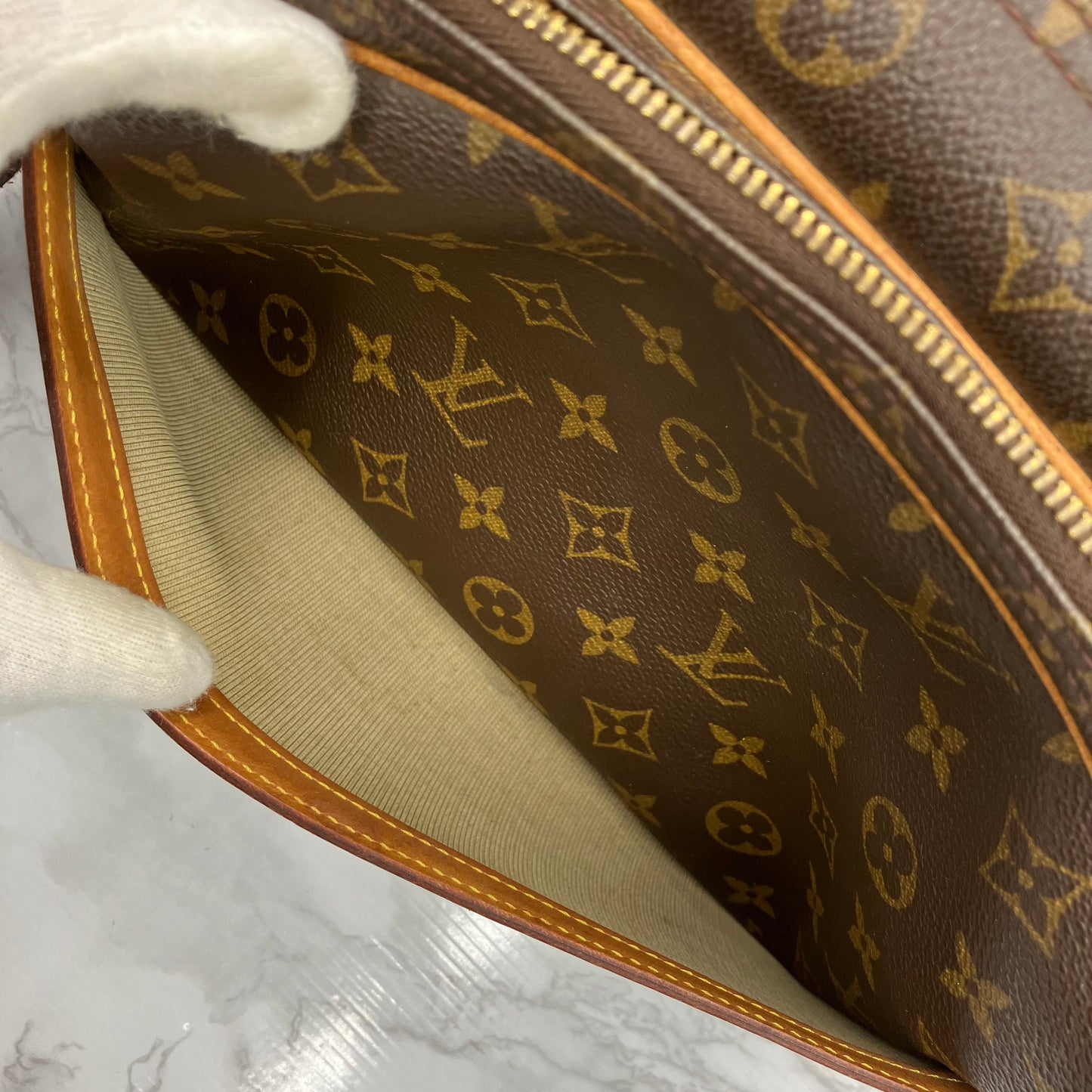 LOUIS VUITTON Monogram Reporter