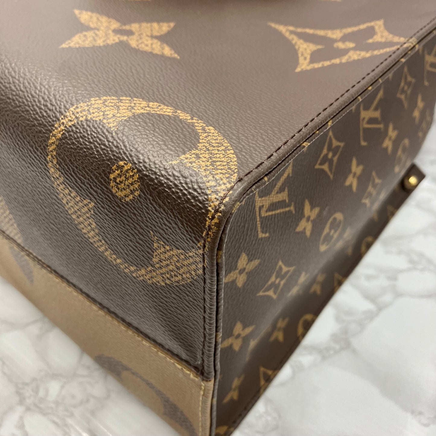 LOUIS VUITTON Monogram Reverse Giant On The Go MM