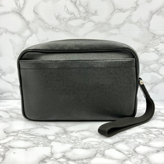 Louis Vuitton Taiga Pouch